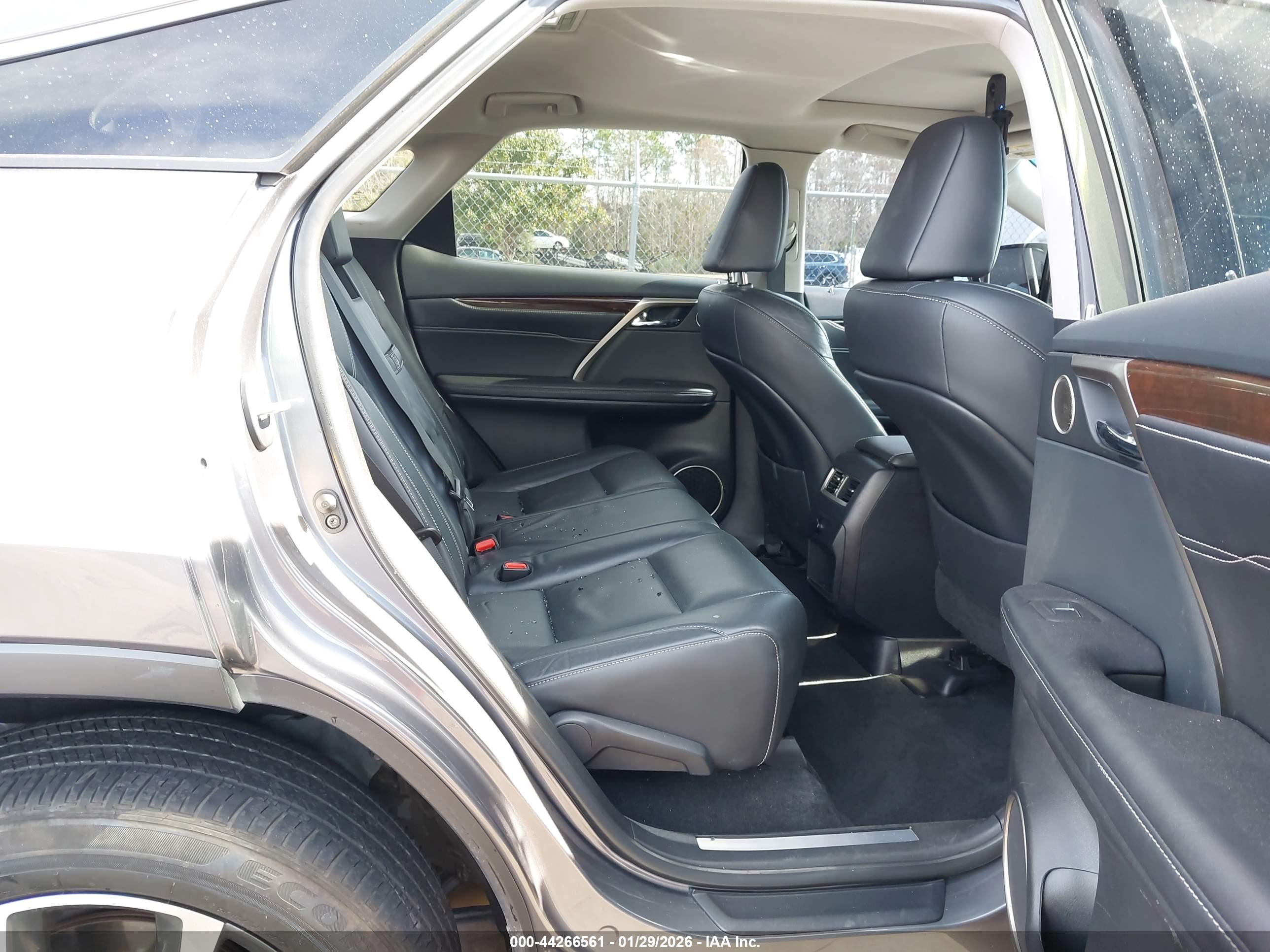 LEXUS RX image 8