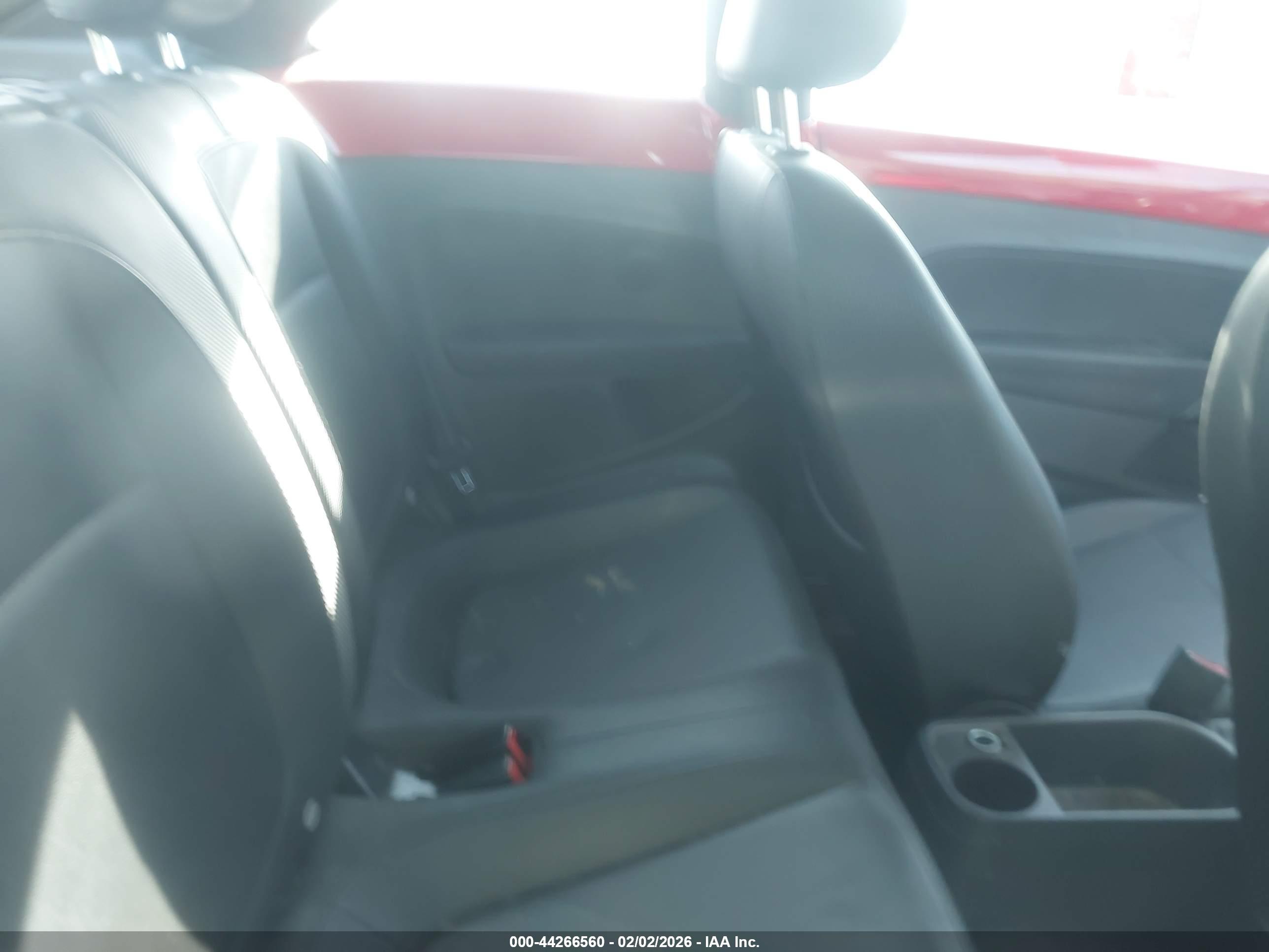 VOLKSWAGEN BEETLE image 8