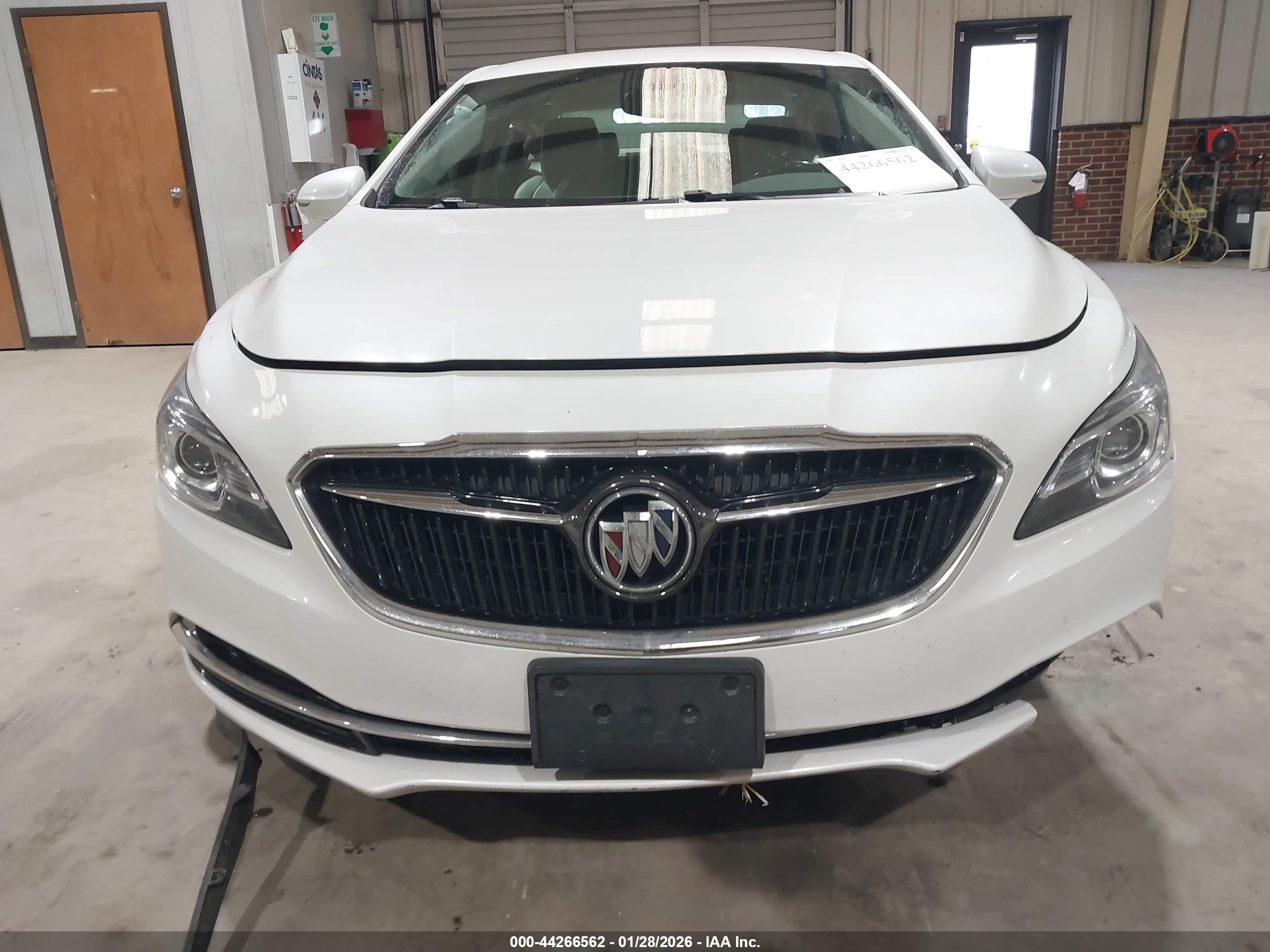BUICK LACROSSE image 6