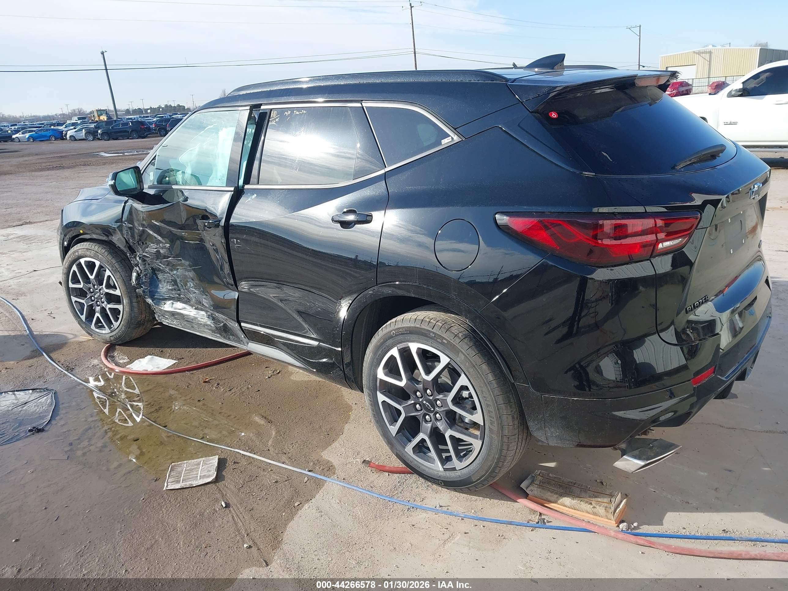 CHEVROLET BLAZER image 3