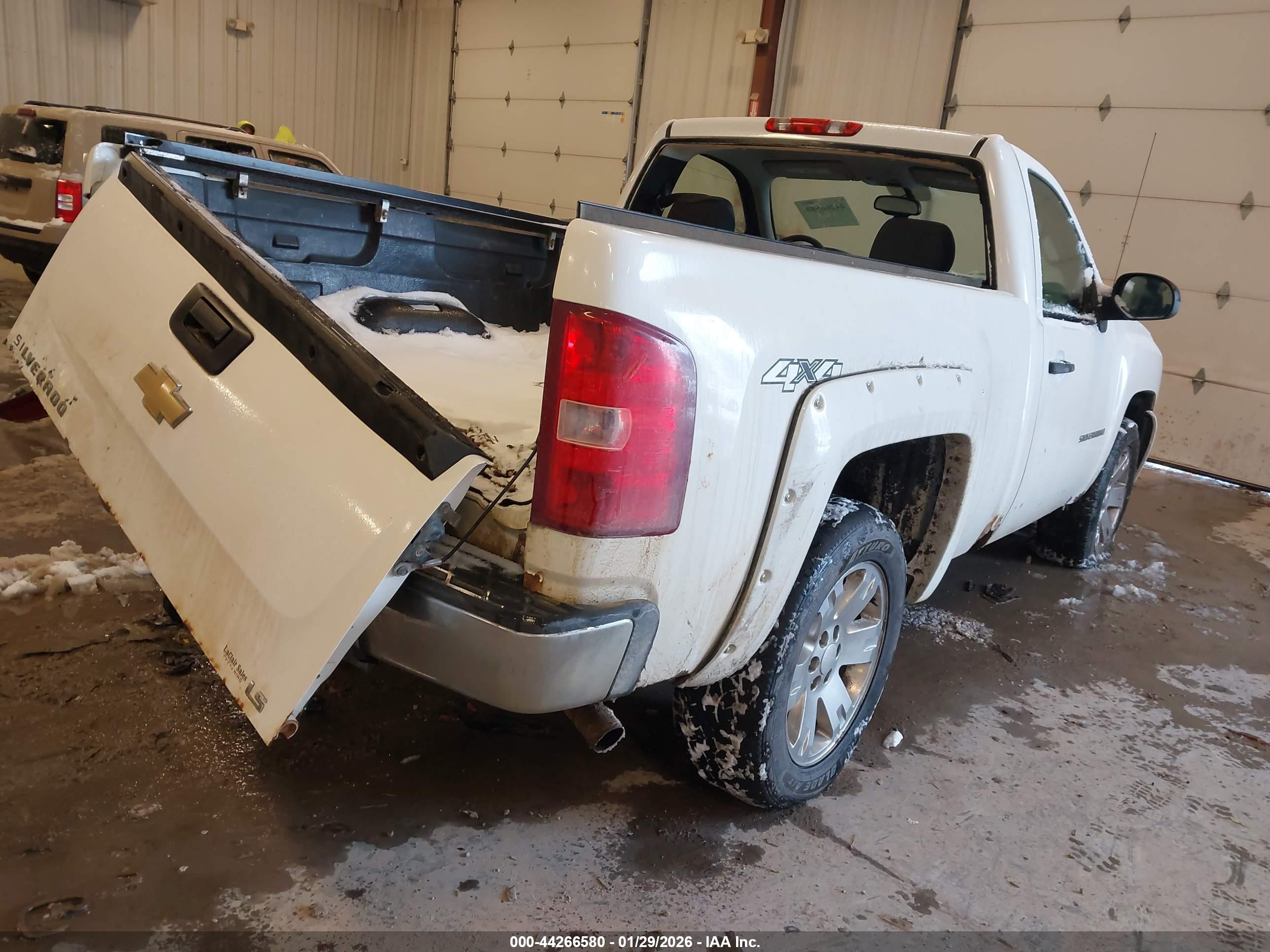 CHEVROLET SILVERADO image 4