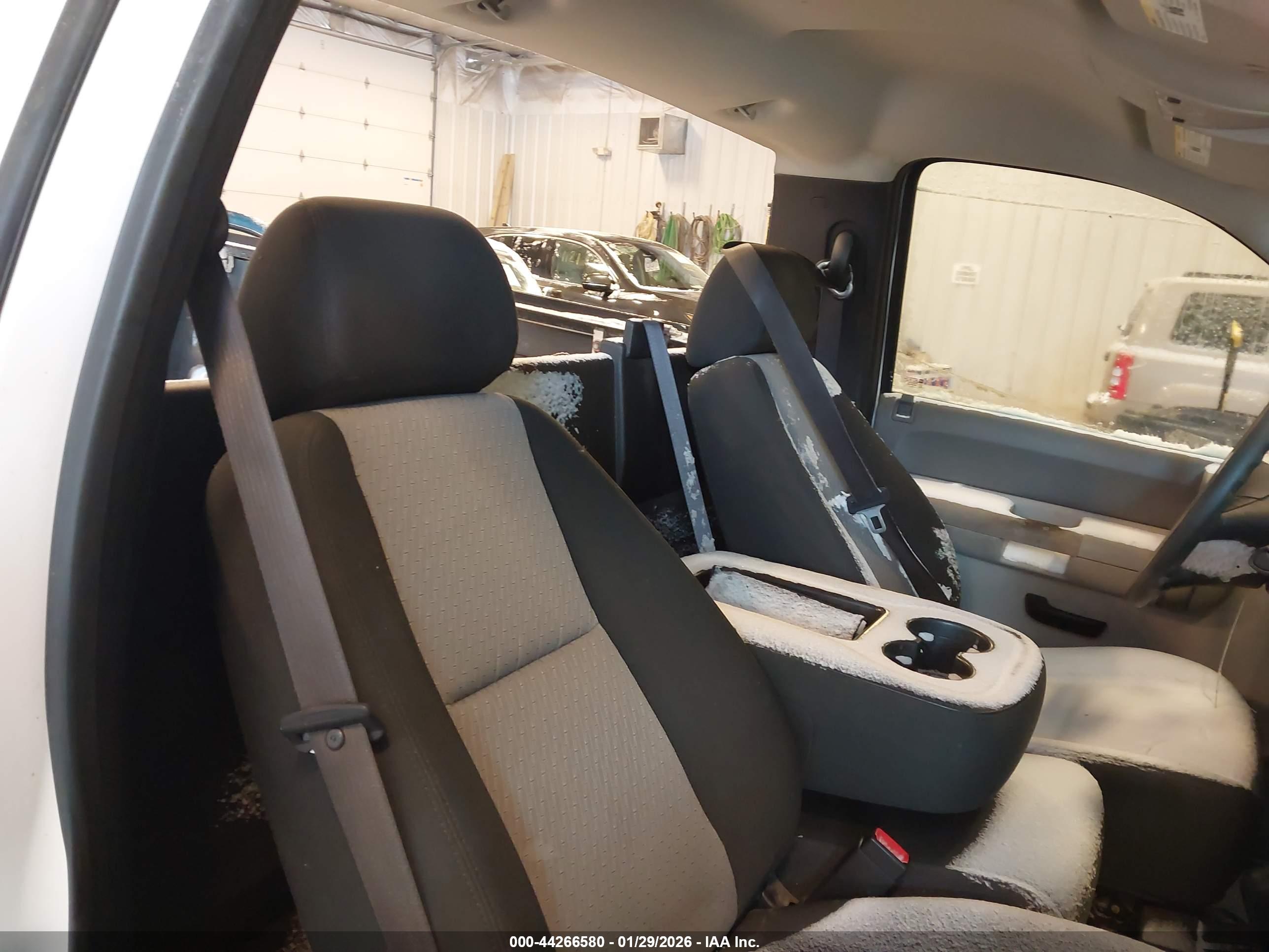 CHEVROLET SILVERADO image 8
