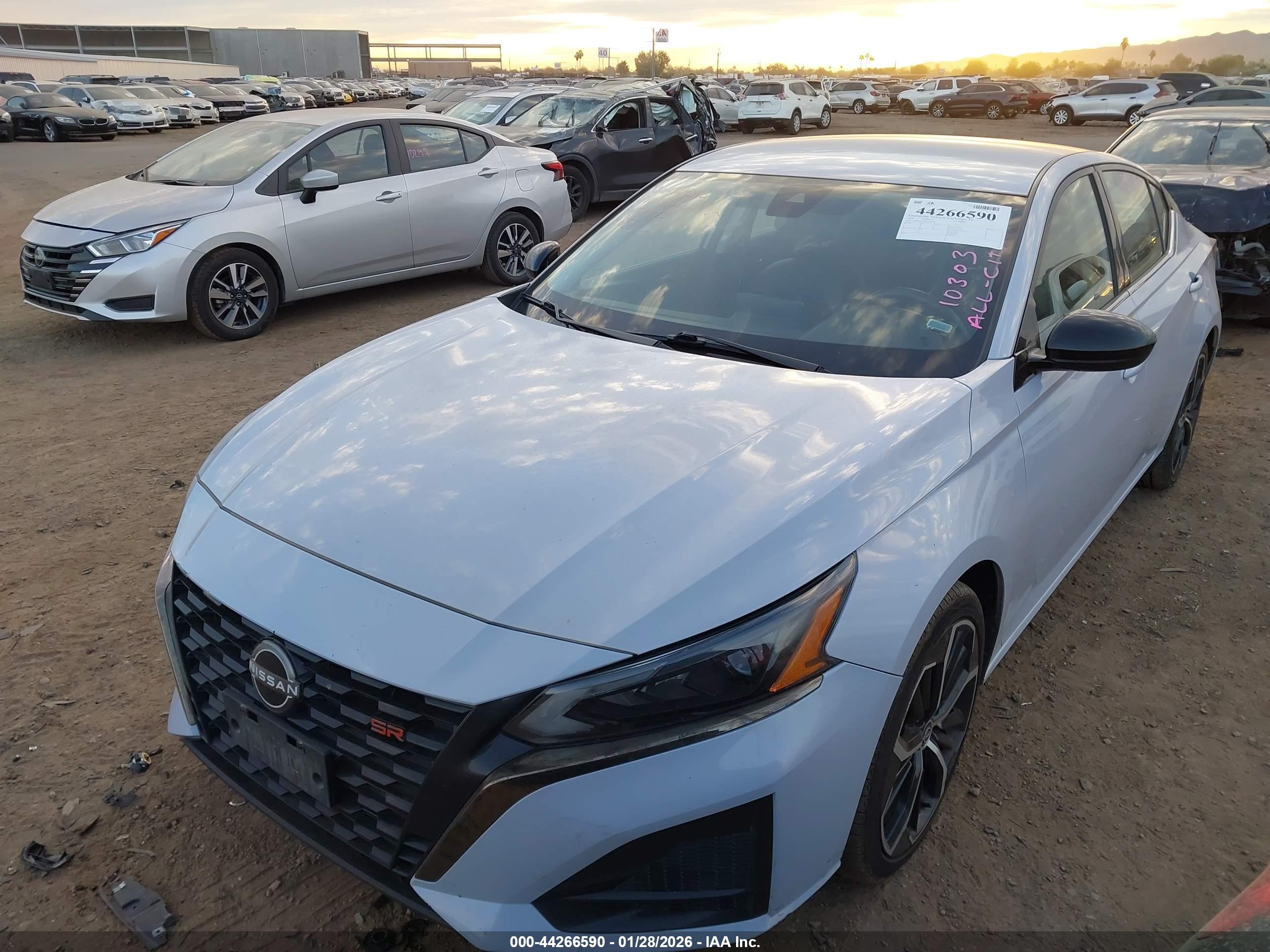 NISSAN ALTIMA image 2