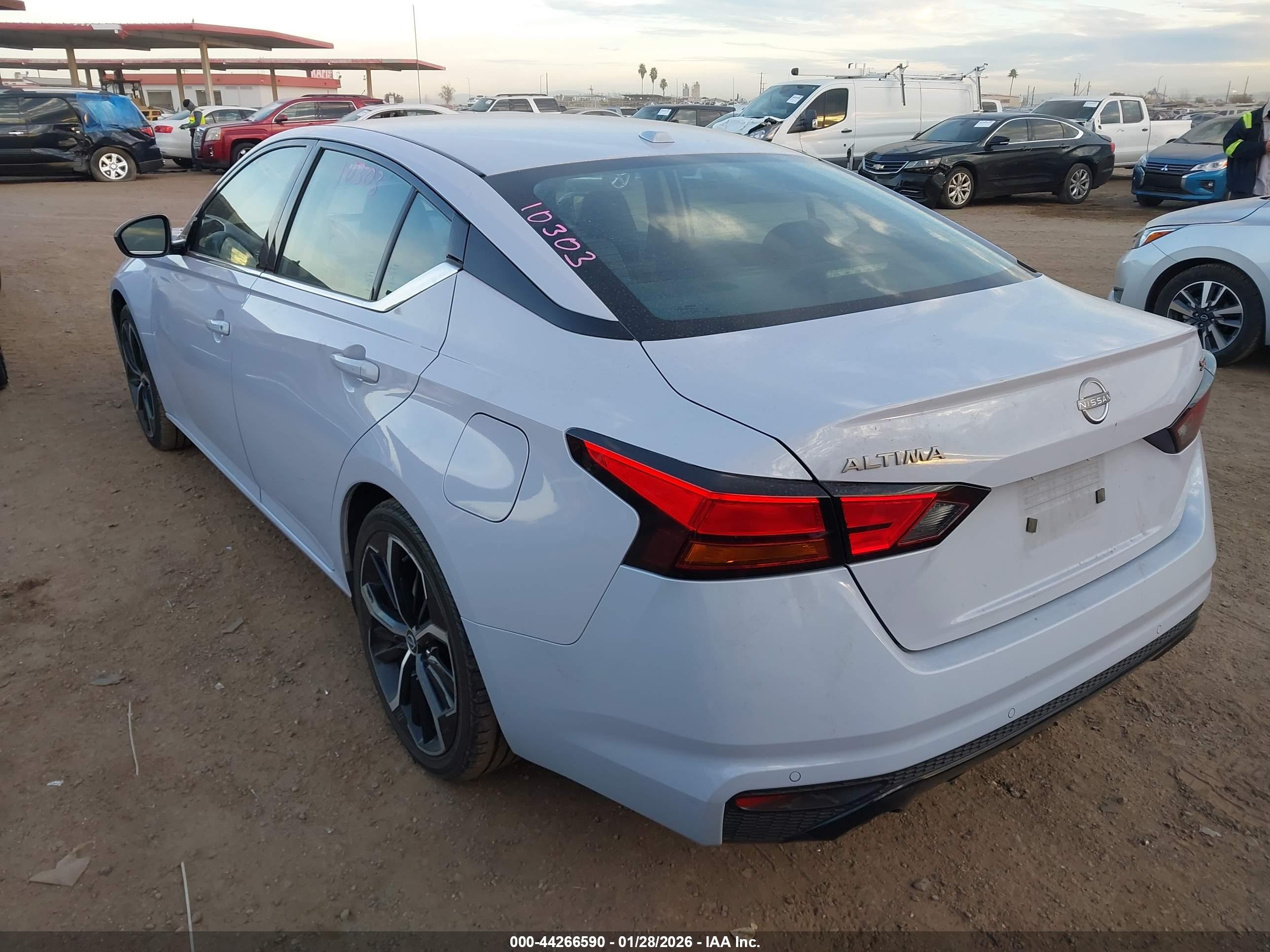 NISSAN ALTIMA image 3