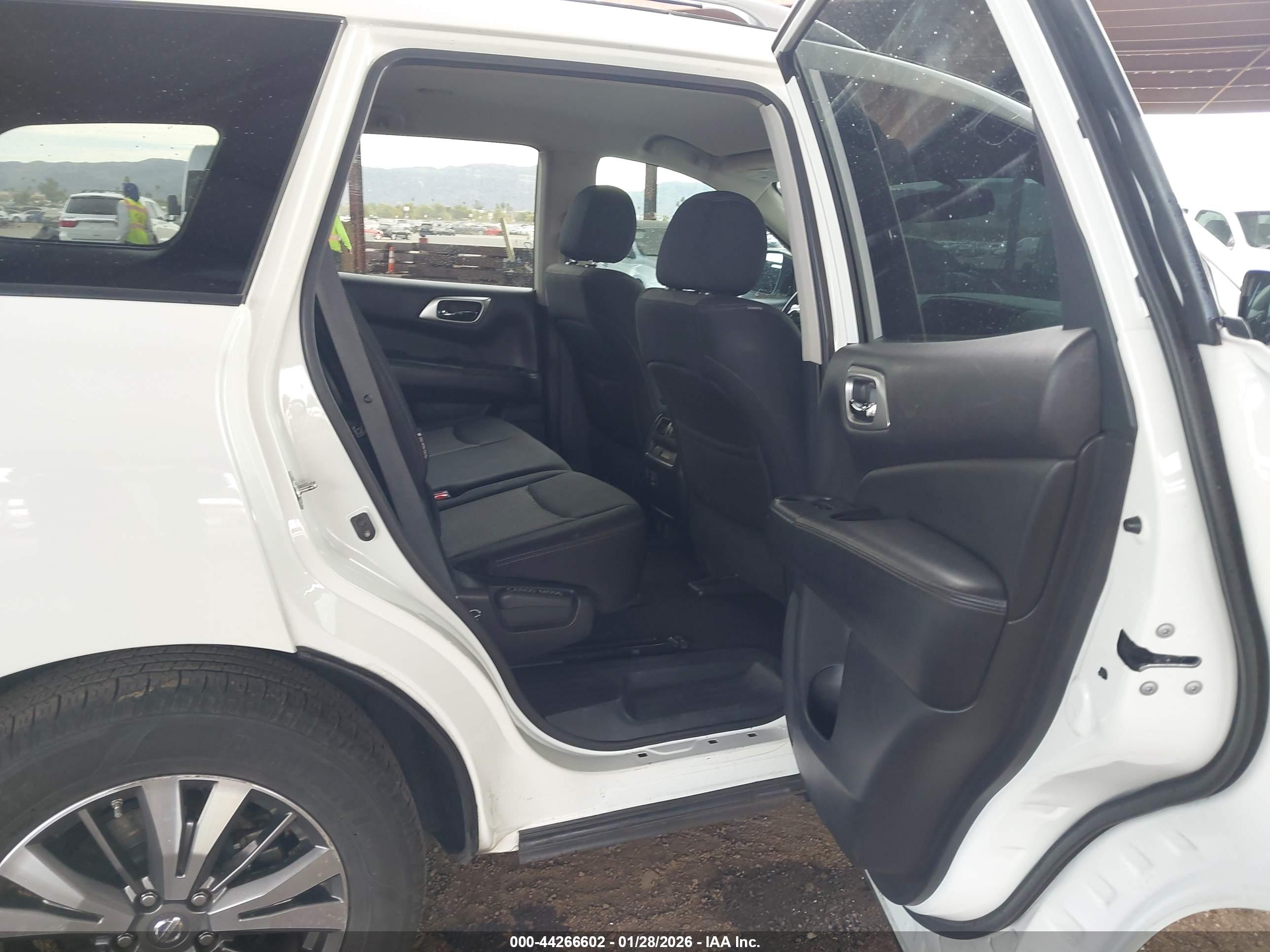 NISSAN PATHFINDER image 8