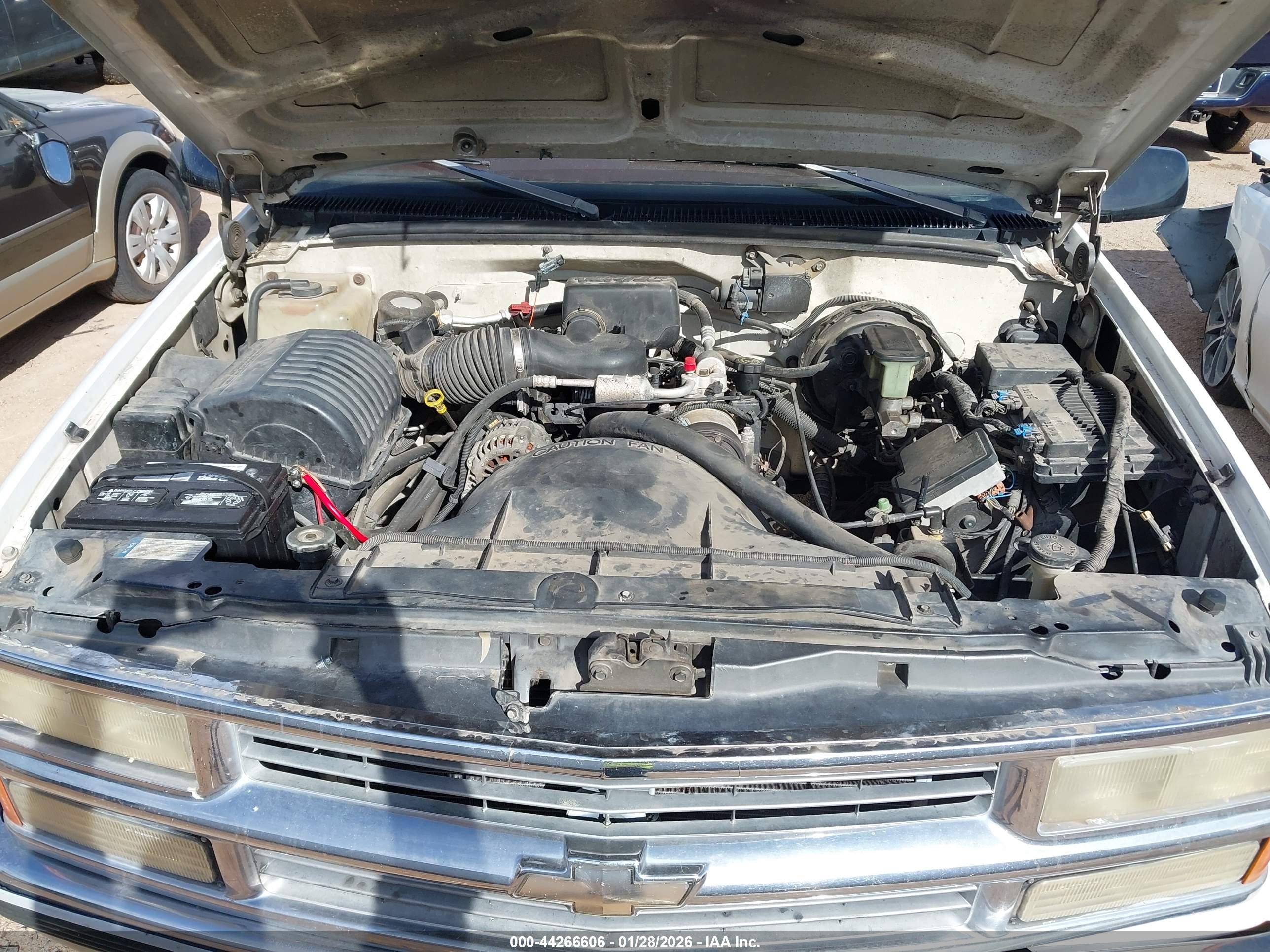CHEVROLET C1500 image 10