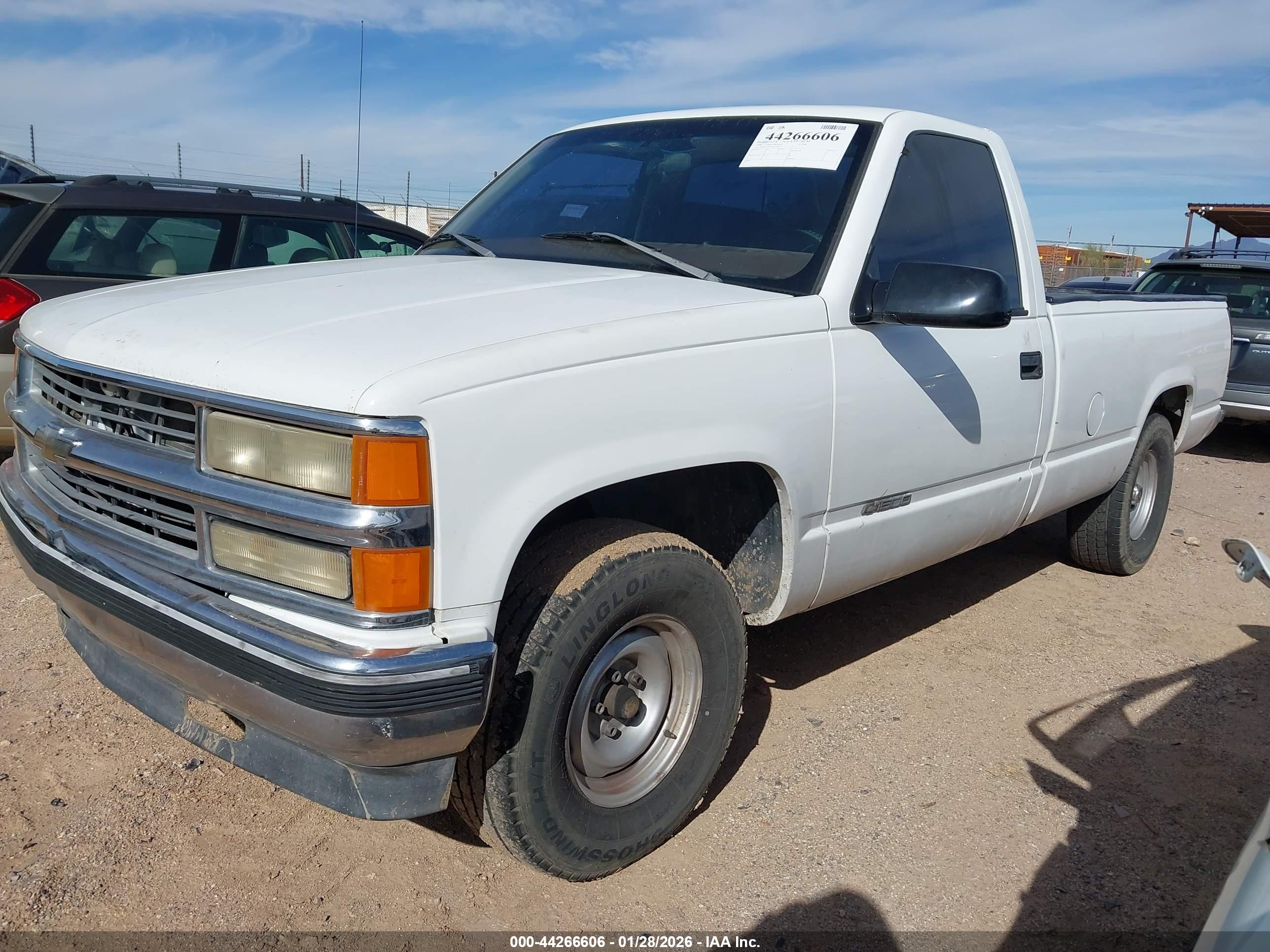 CHEVROLET C1500 image 2