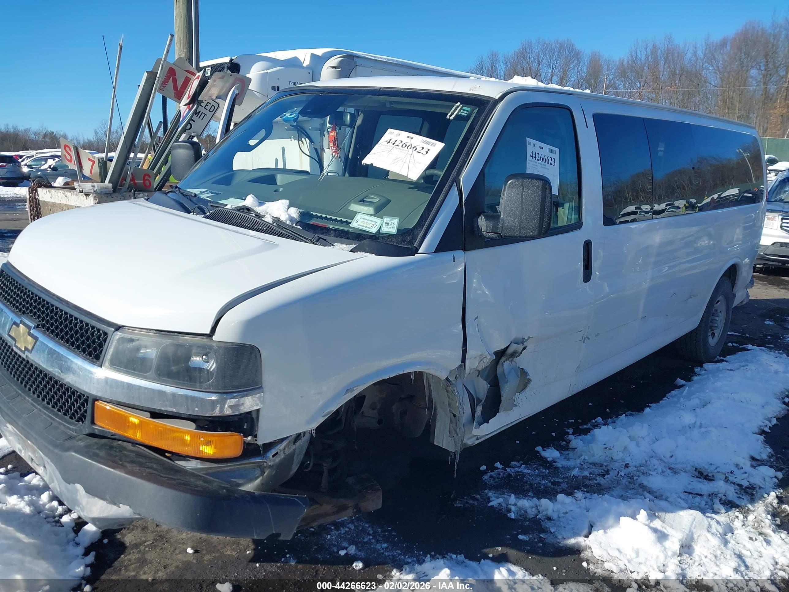 CHEVROLET EXPRESS image 2