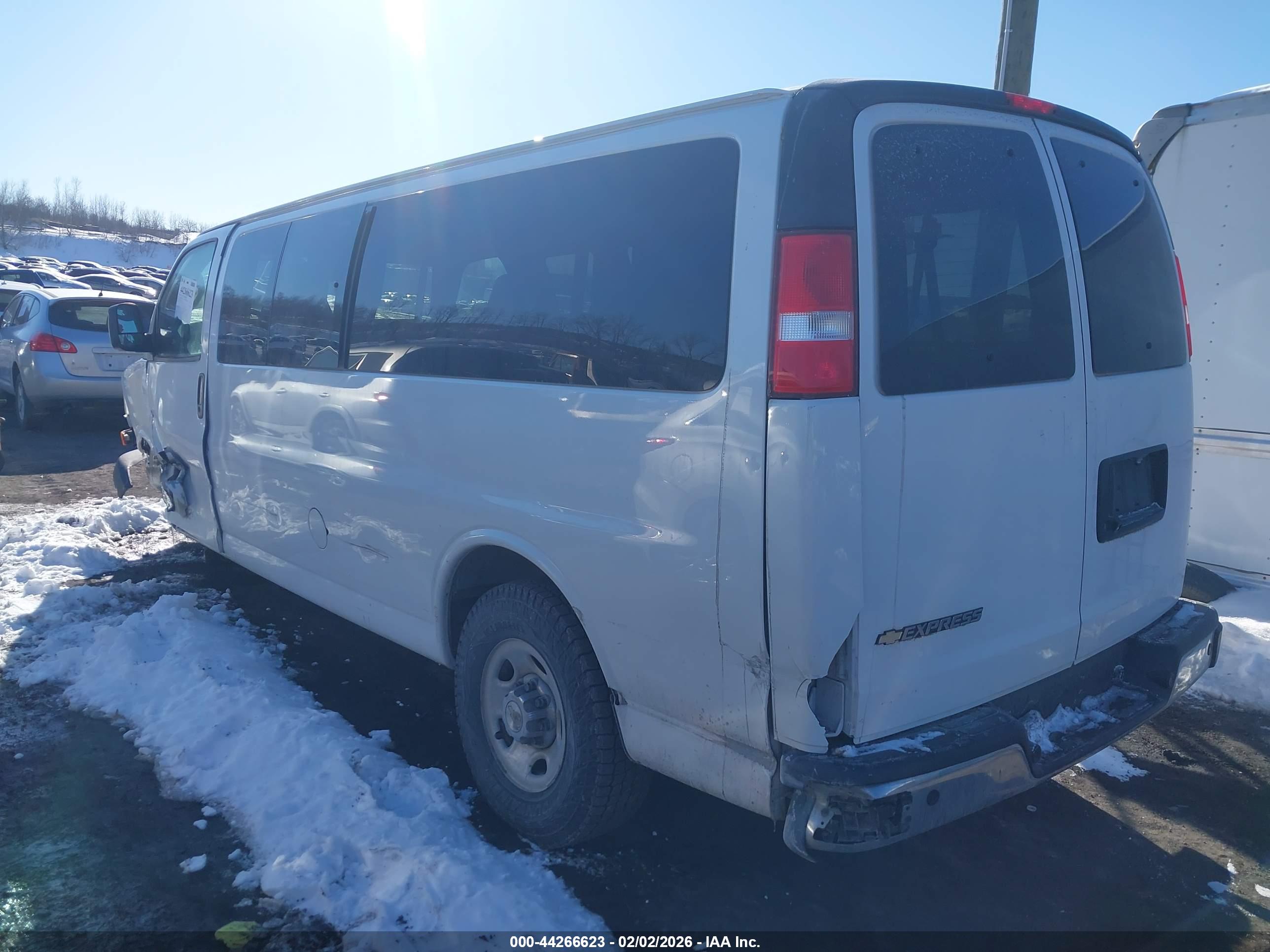 CHEVROLET EXPRESS image 3