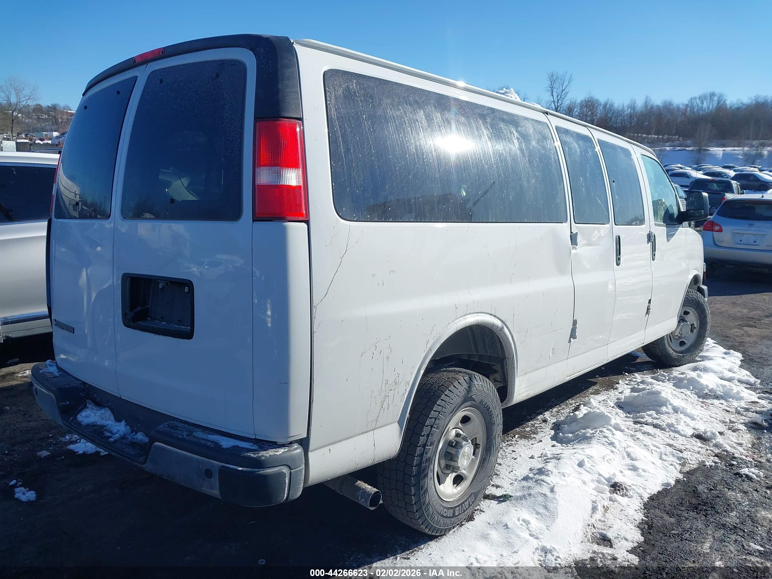 CHEVROLET EXPRESS image 4