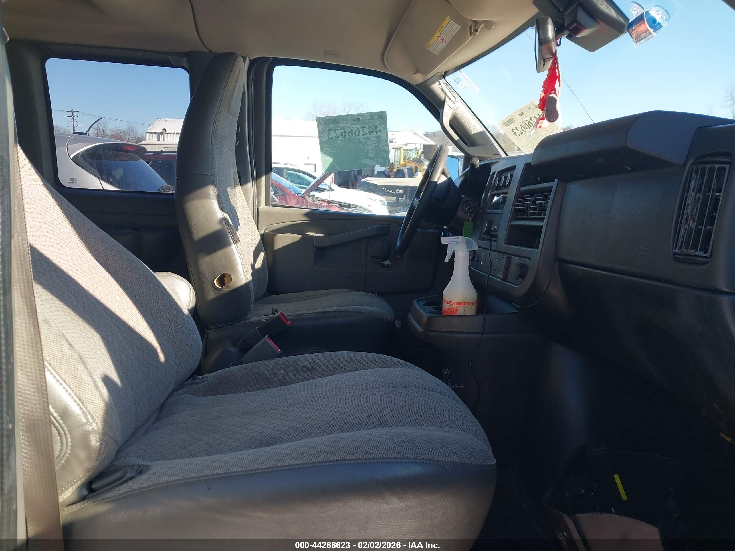CHEVROLET EXPRESS image 5