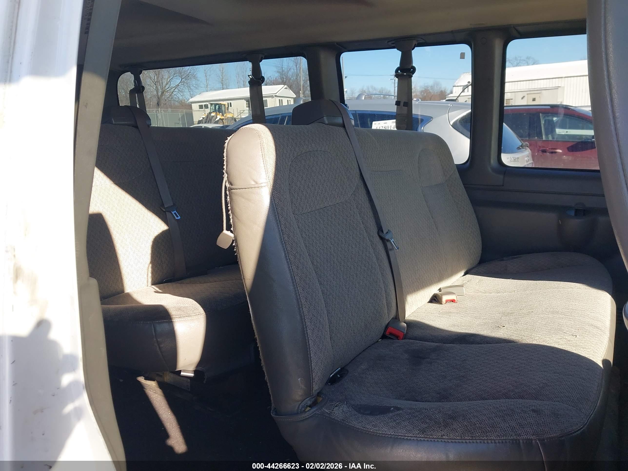 CHEVROLET EXPRESS image 8