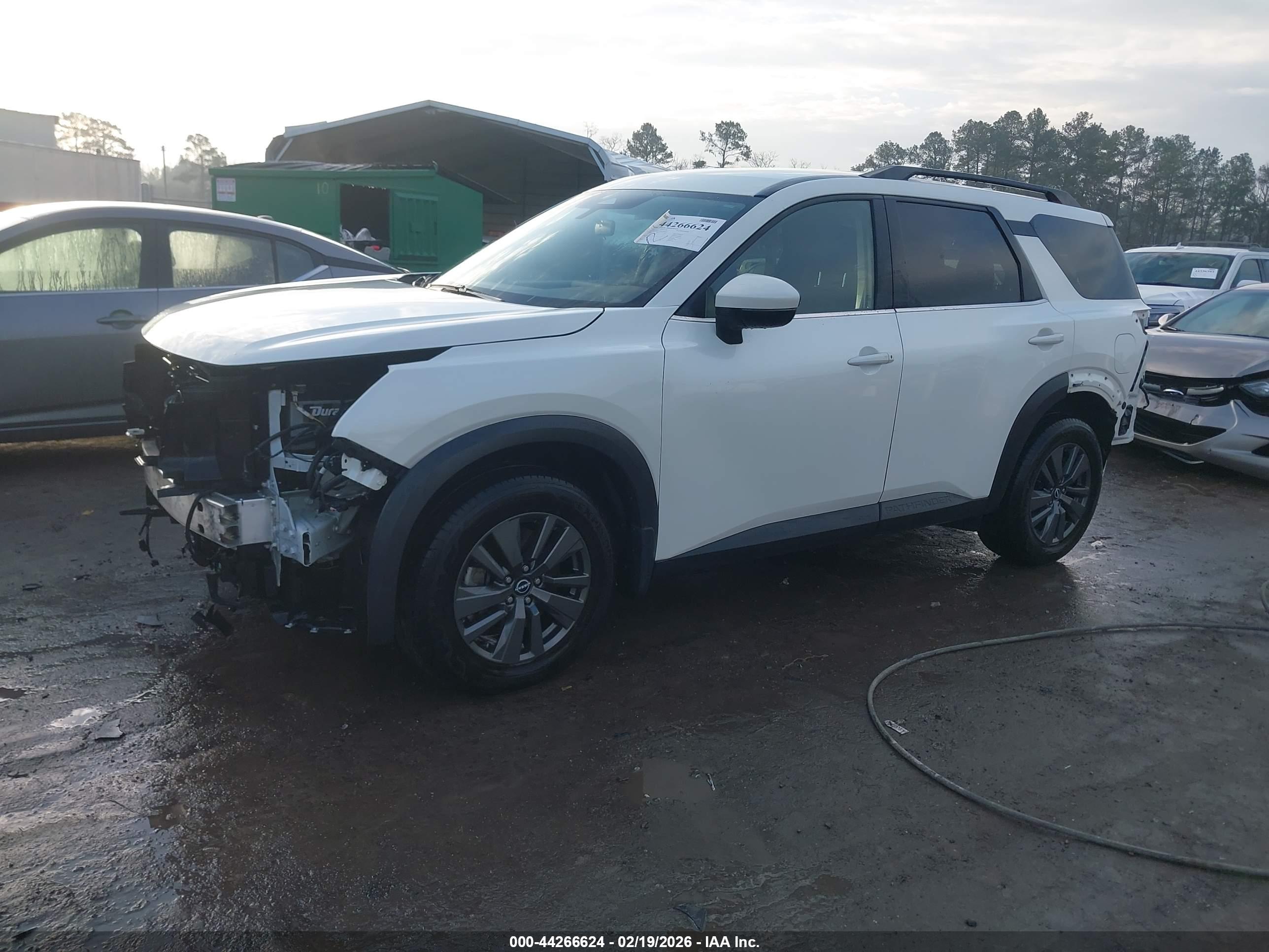 NISSAN PATHFINDER image 2