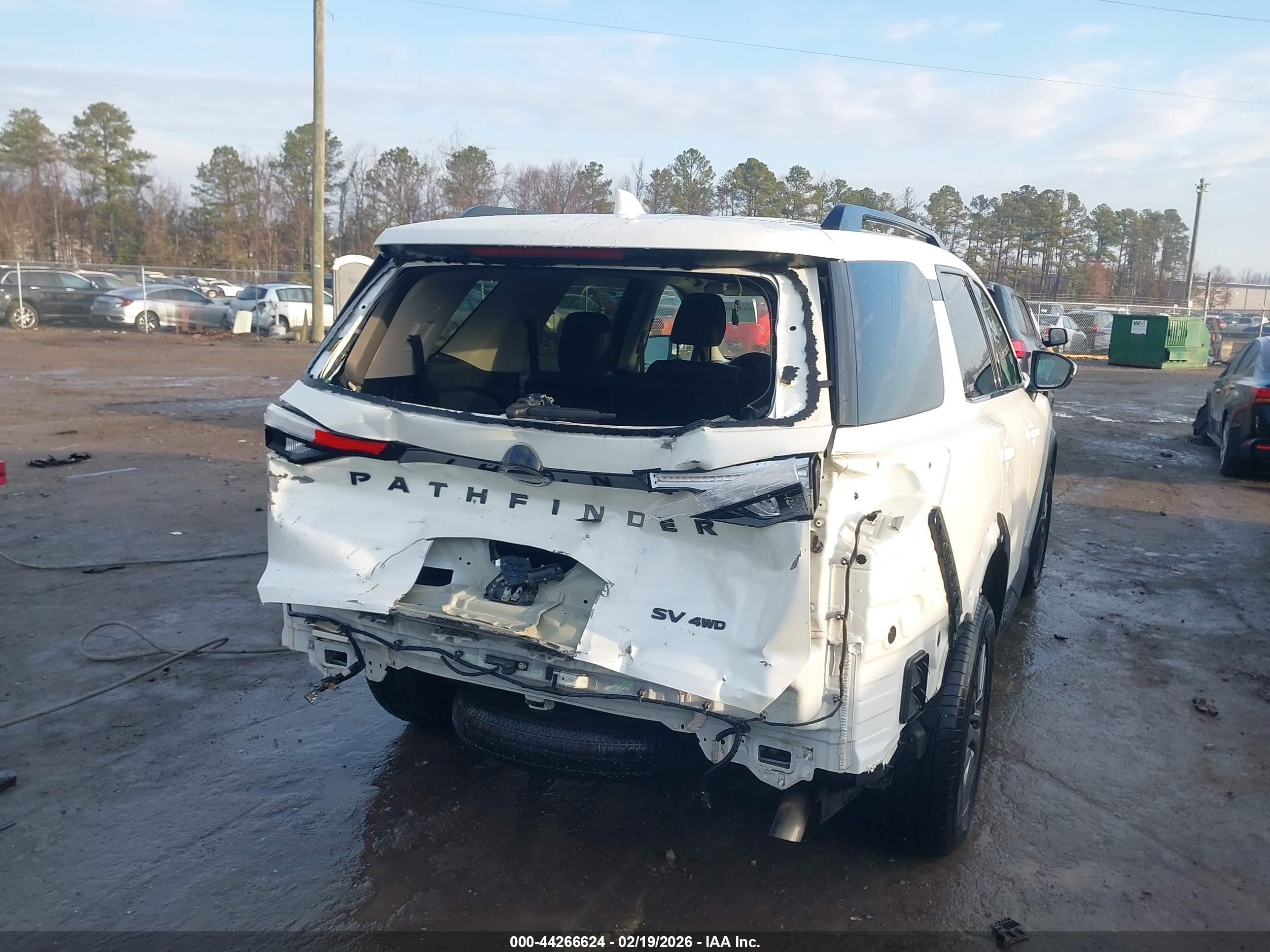 NISSAN PATHFINDER image 4