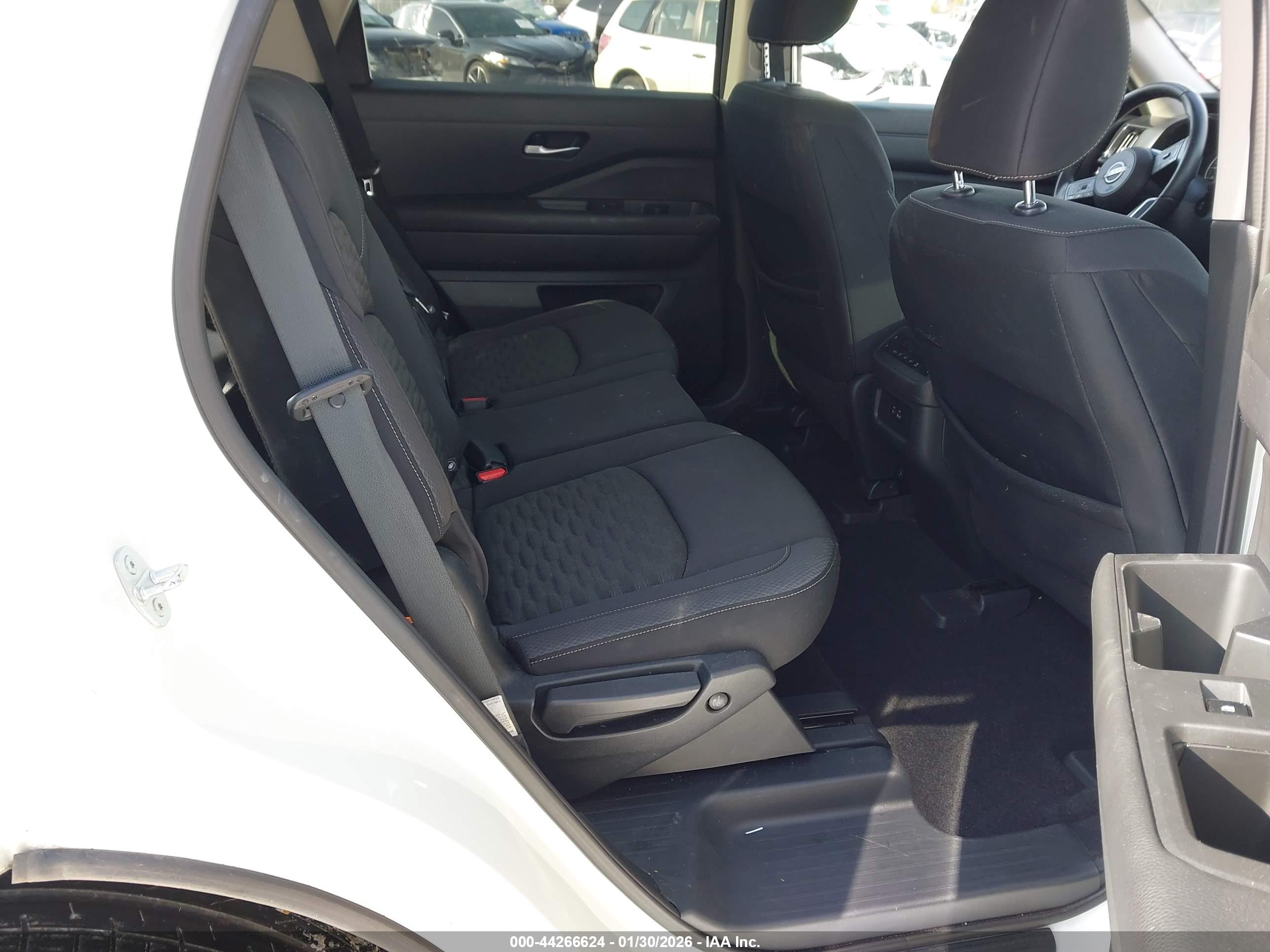 NISSAN PATHFINDER image 8