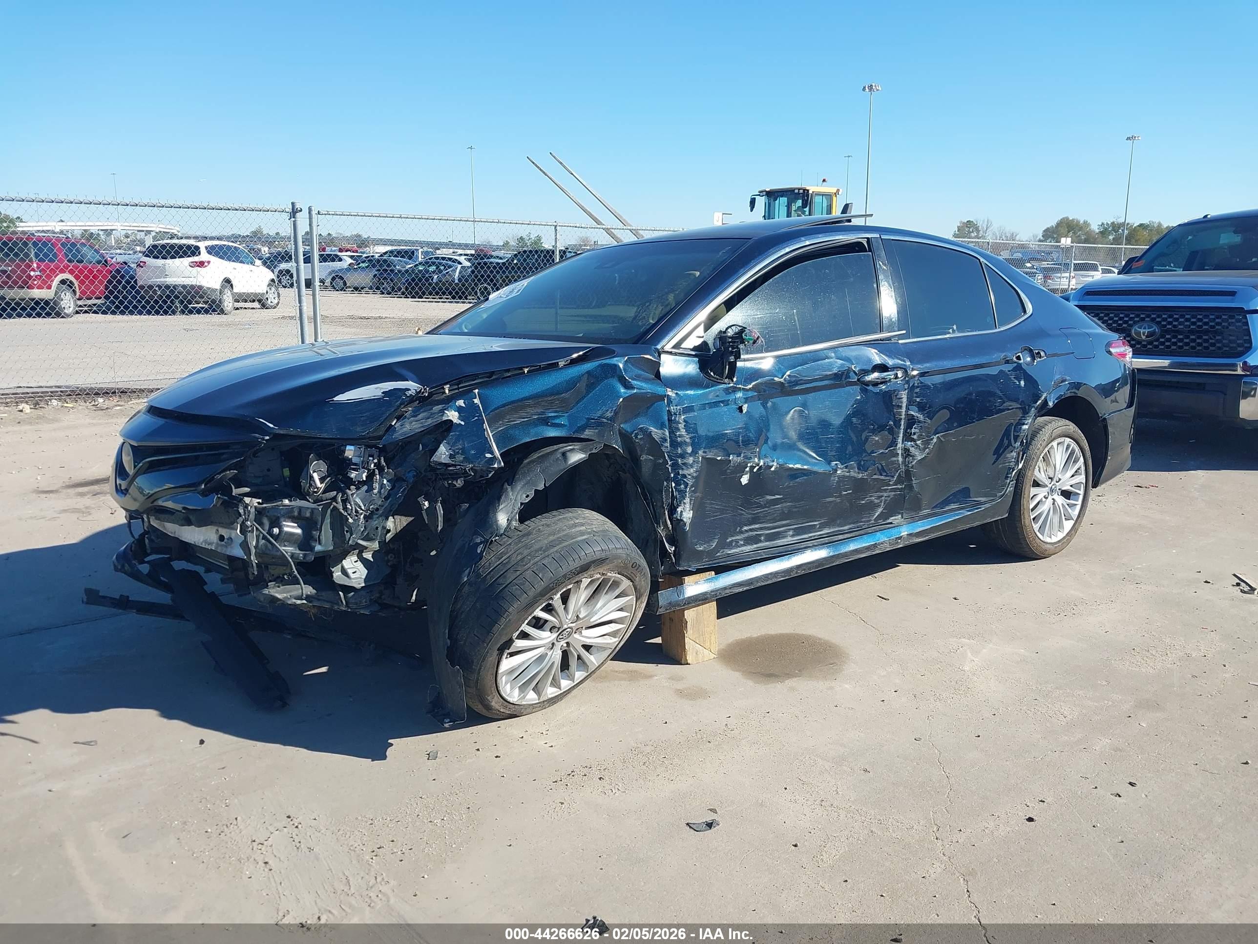 TOYOTA CAMRY image 2