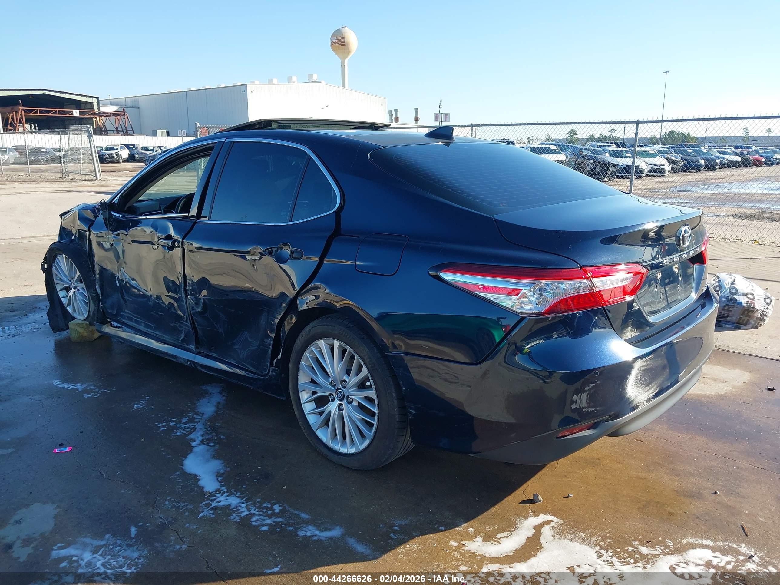 TOYOTA CAMRY image 3