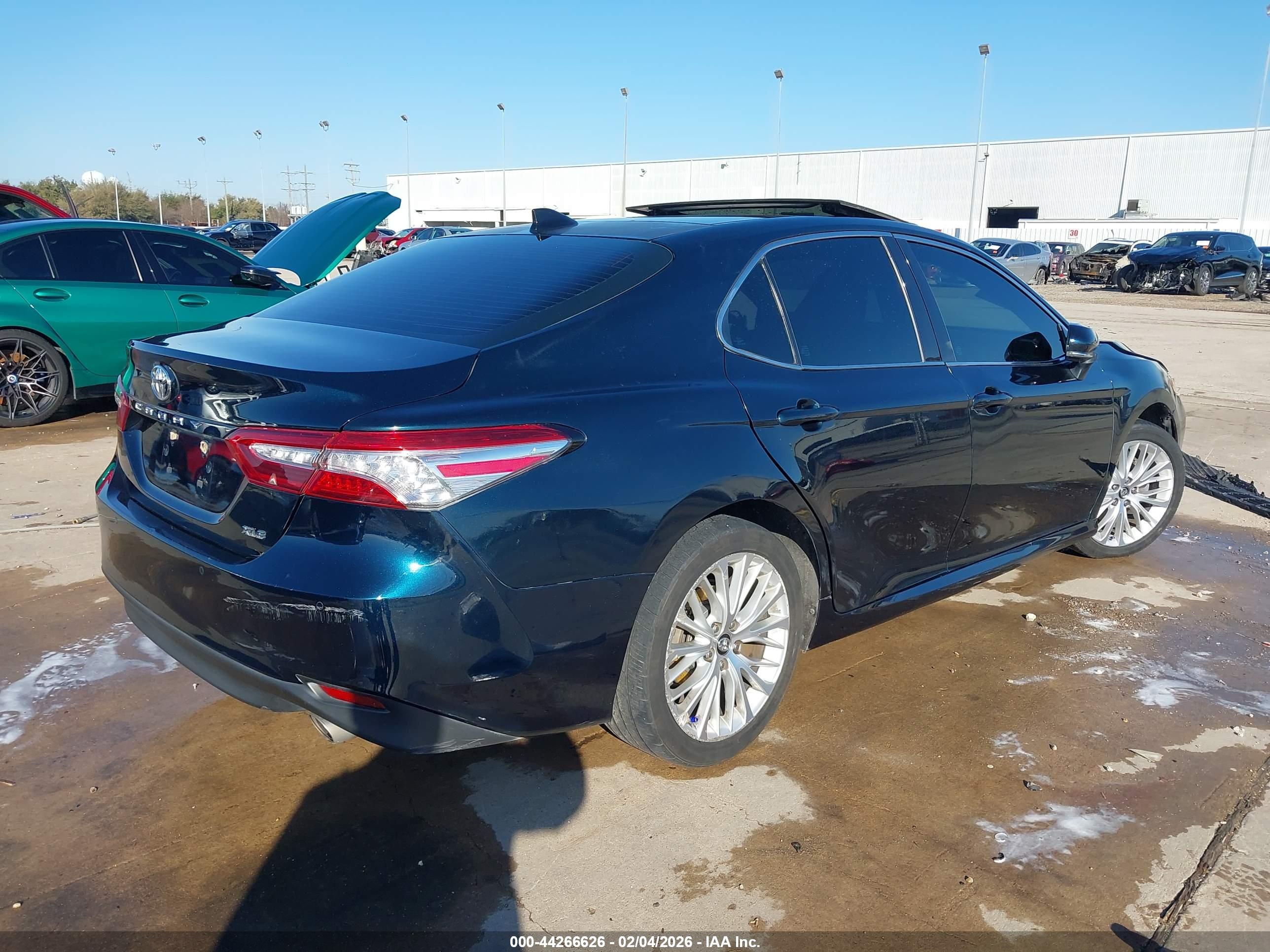 TOYOTA CAMRY image 4