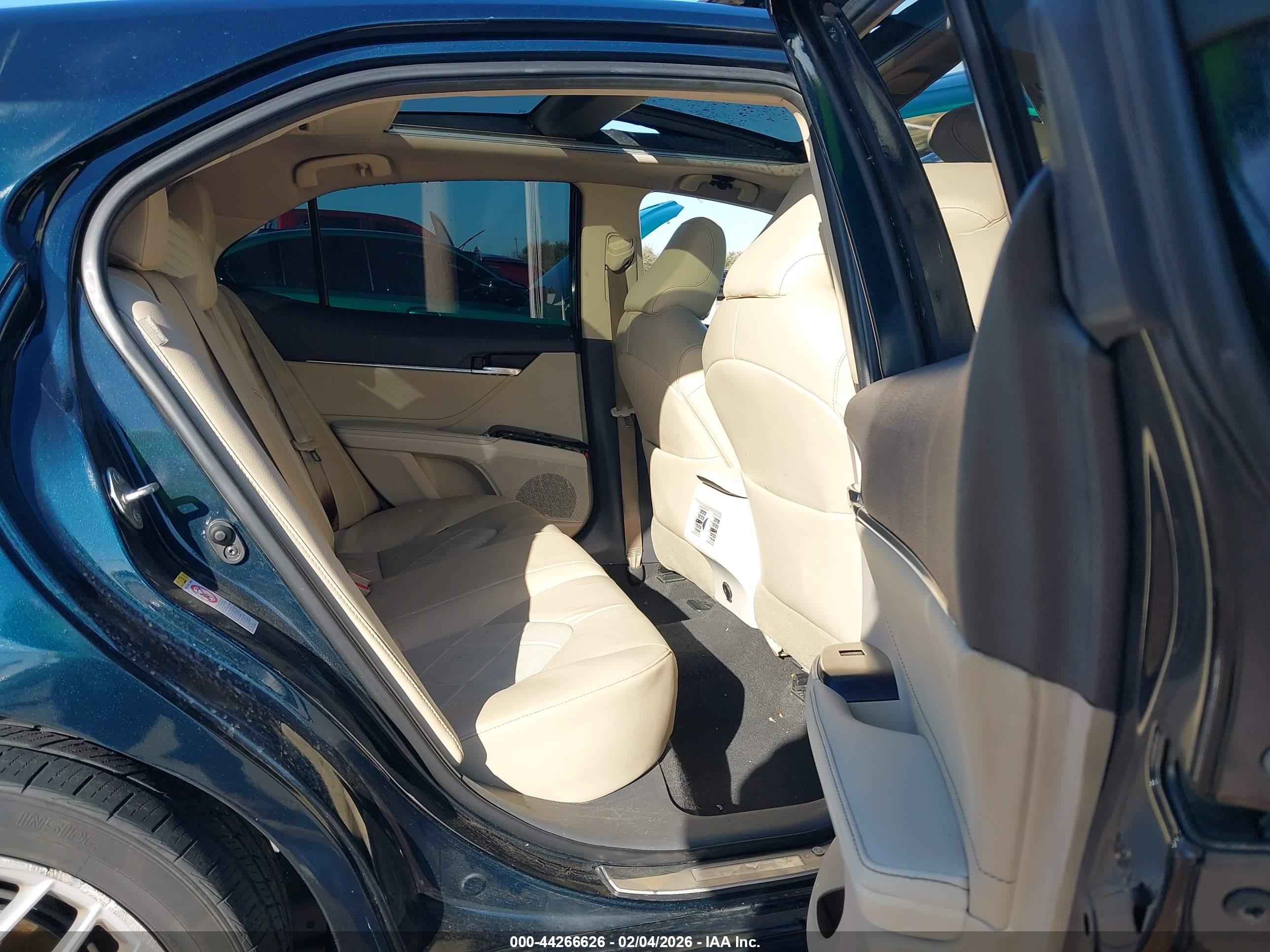TOYOTA CAMRY image 8