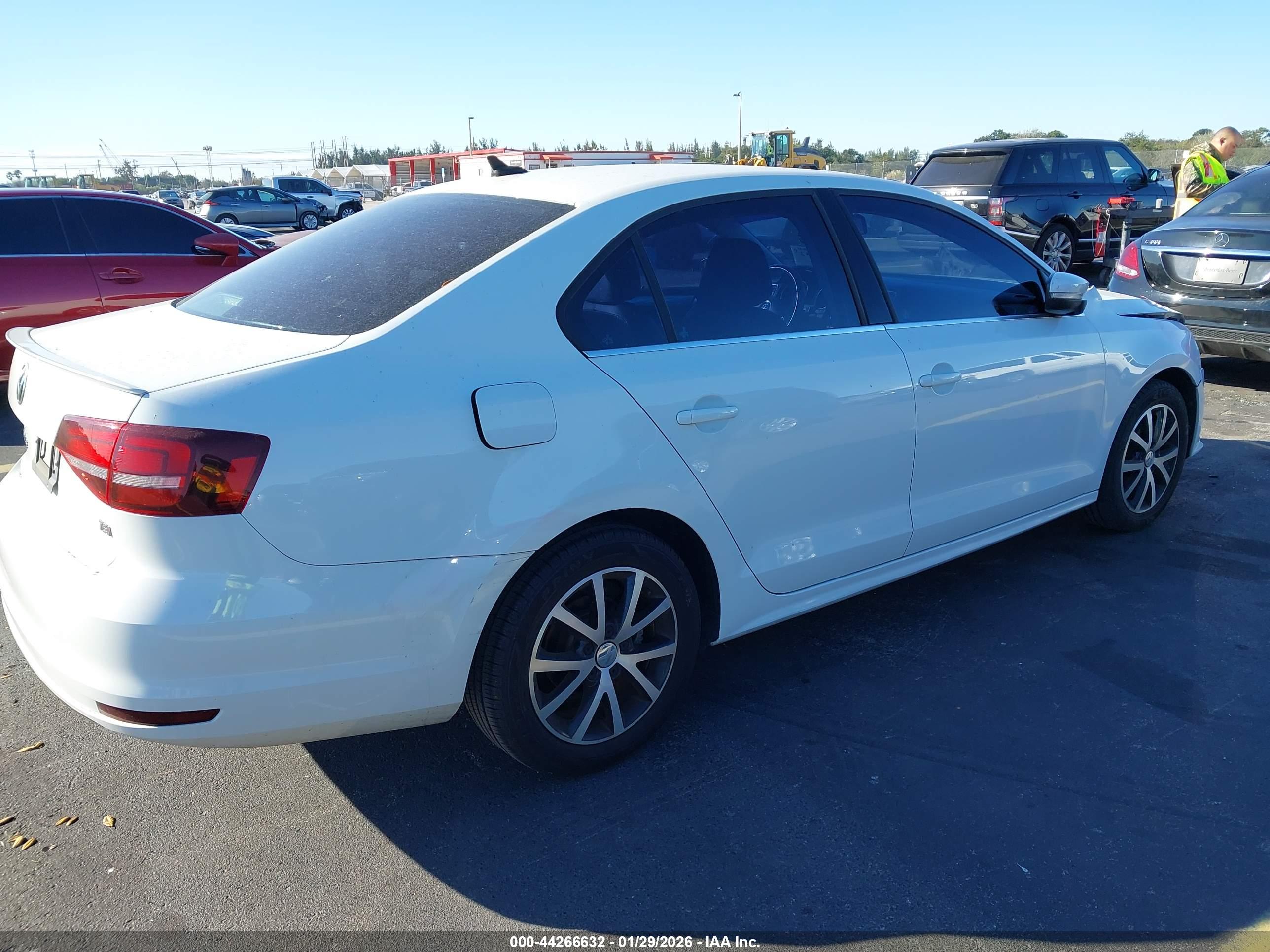 VOLKSWAGEN JETTA image 4