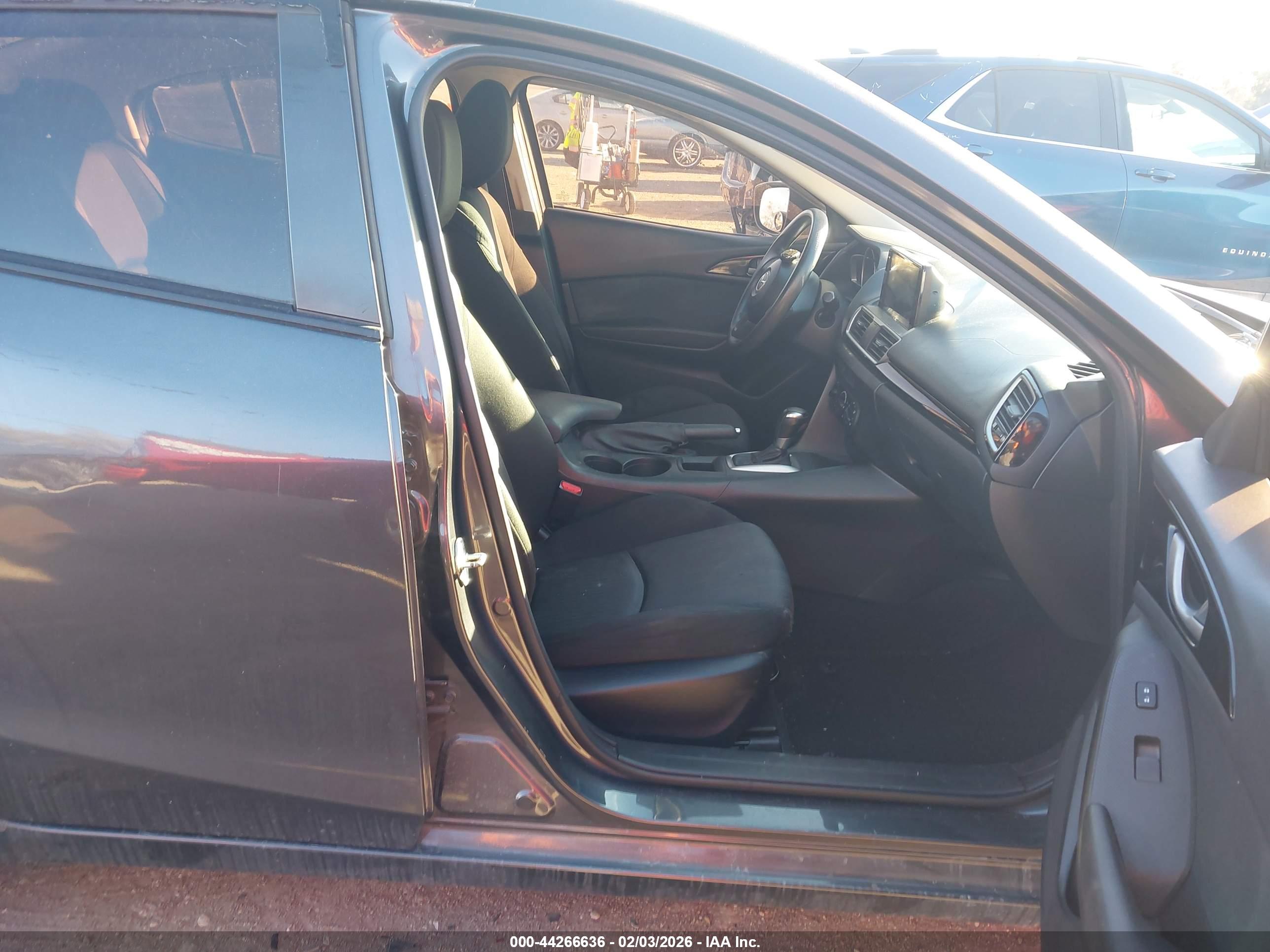 MAZDA MAZDA3 image 5