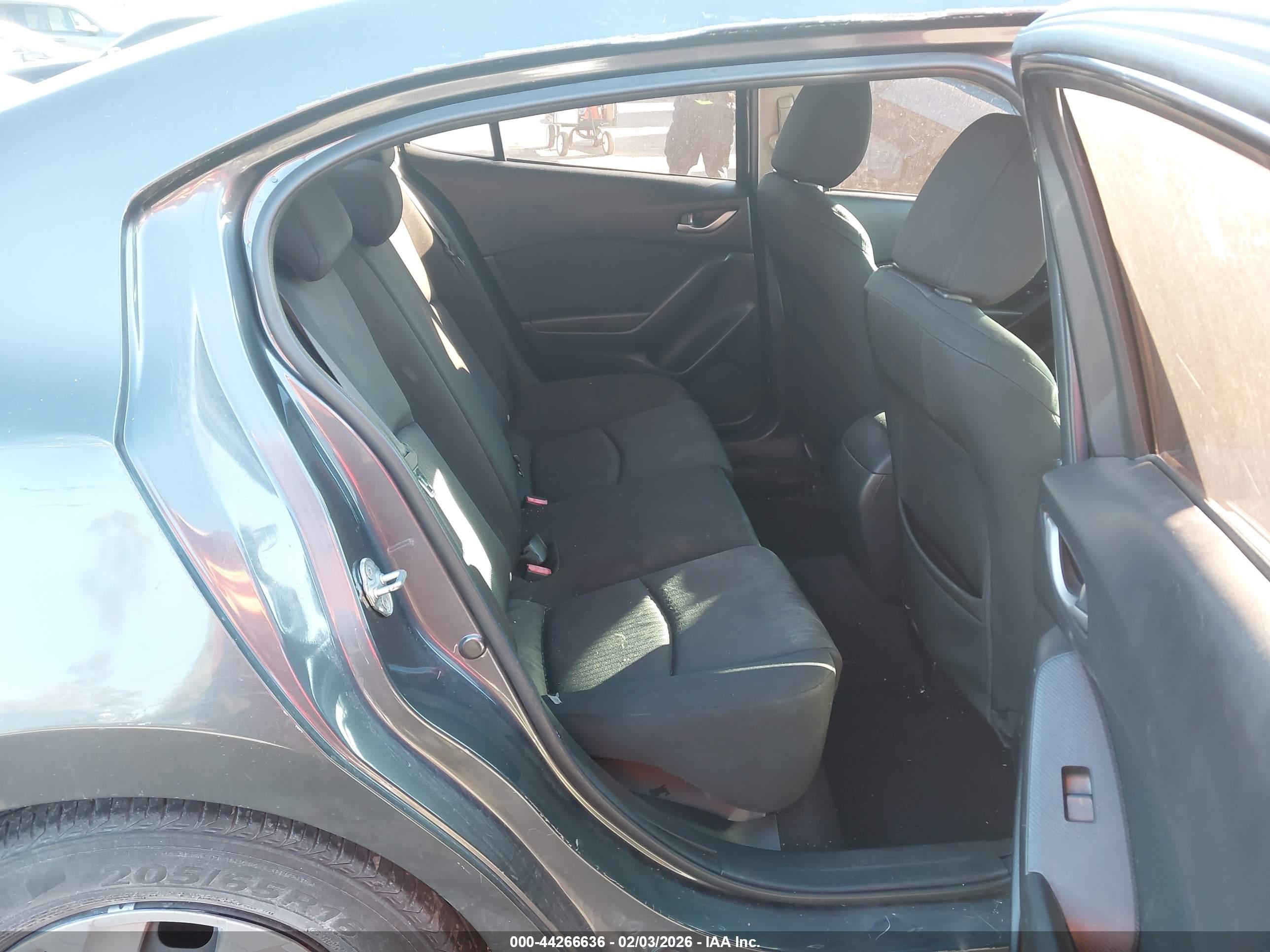 MAZDA MAZDA3 image 8
