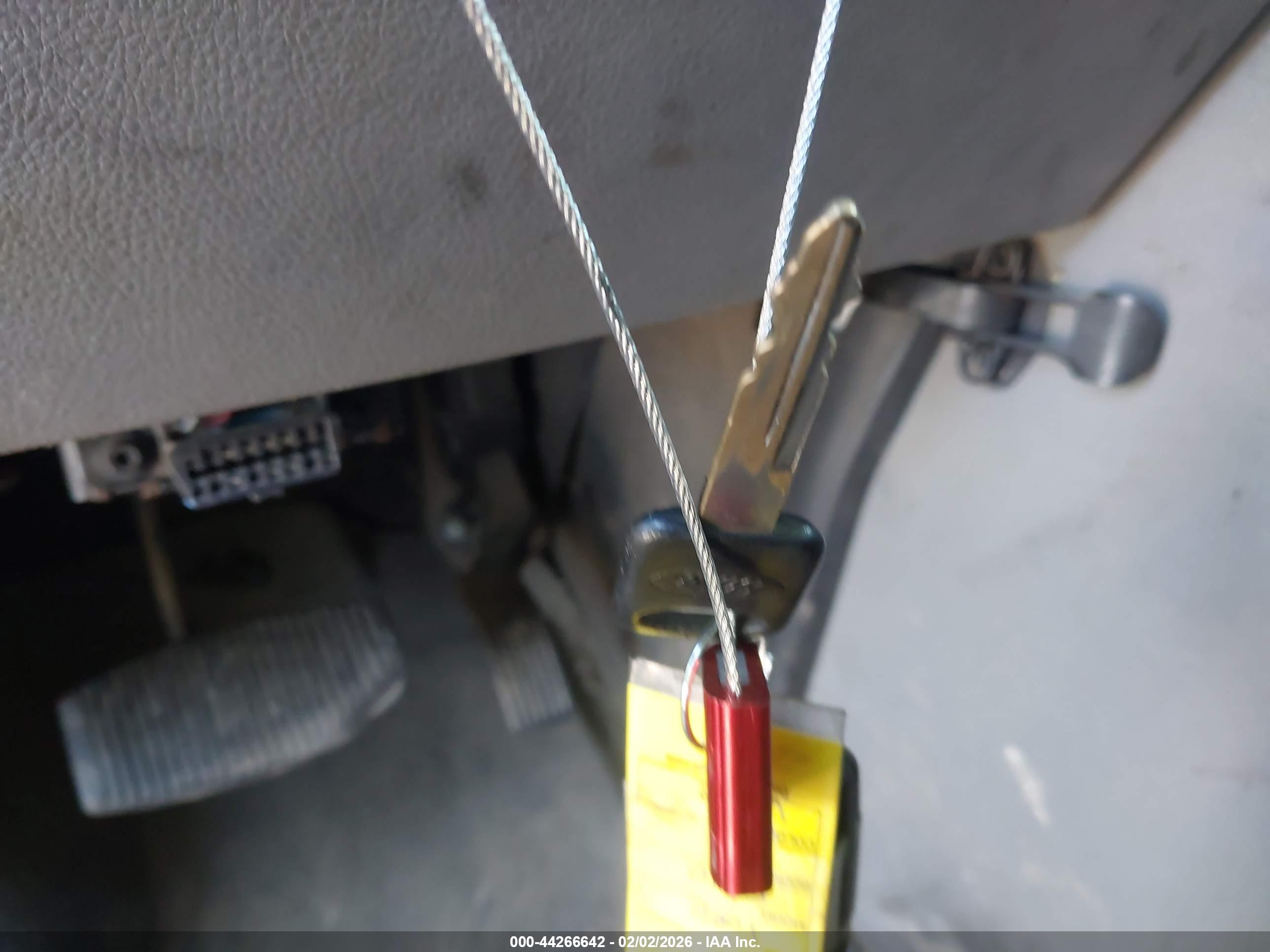 FORD E-250 image 11