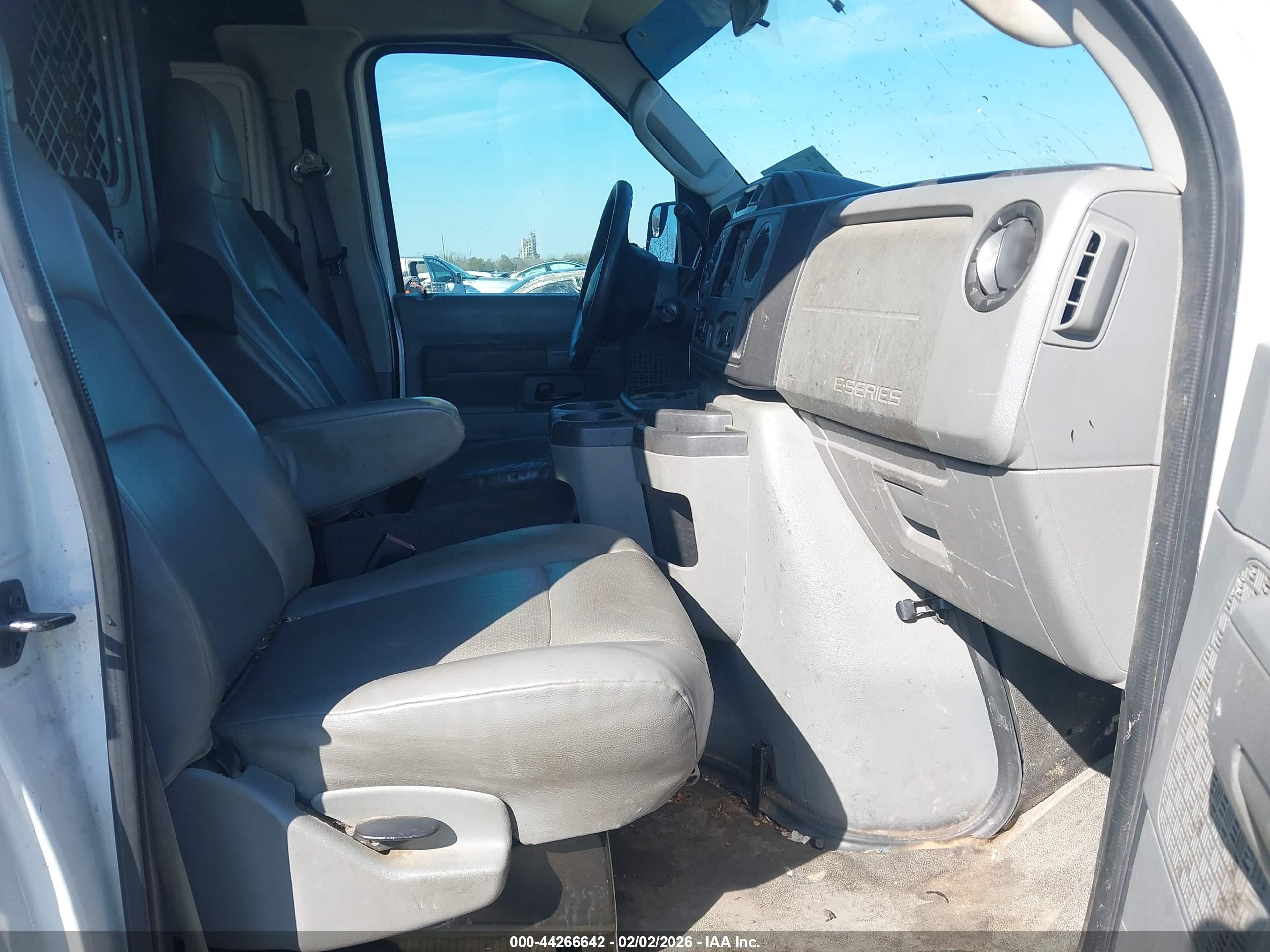 FORD E-250 image 5