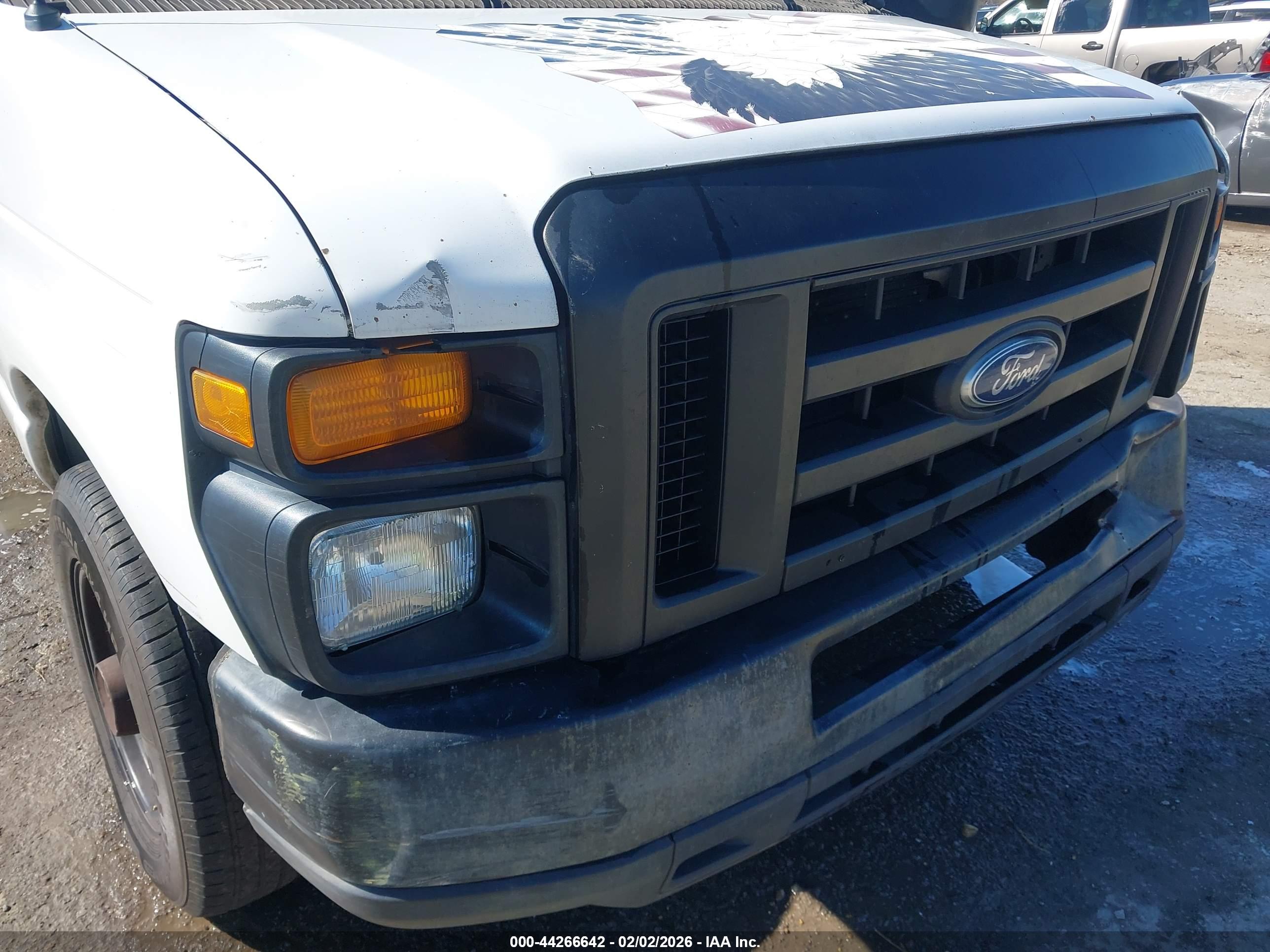 FORD E-250 image 6