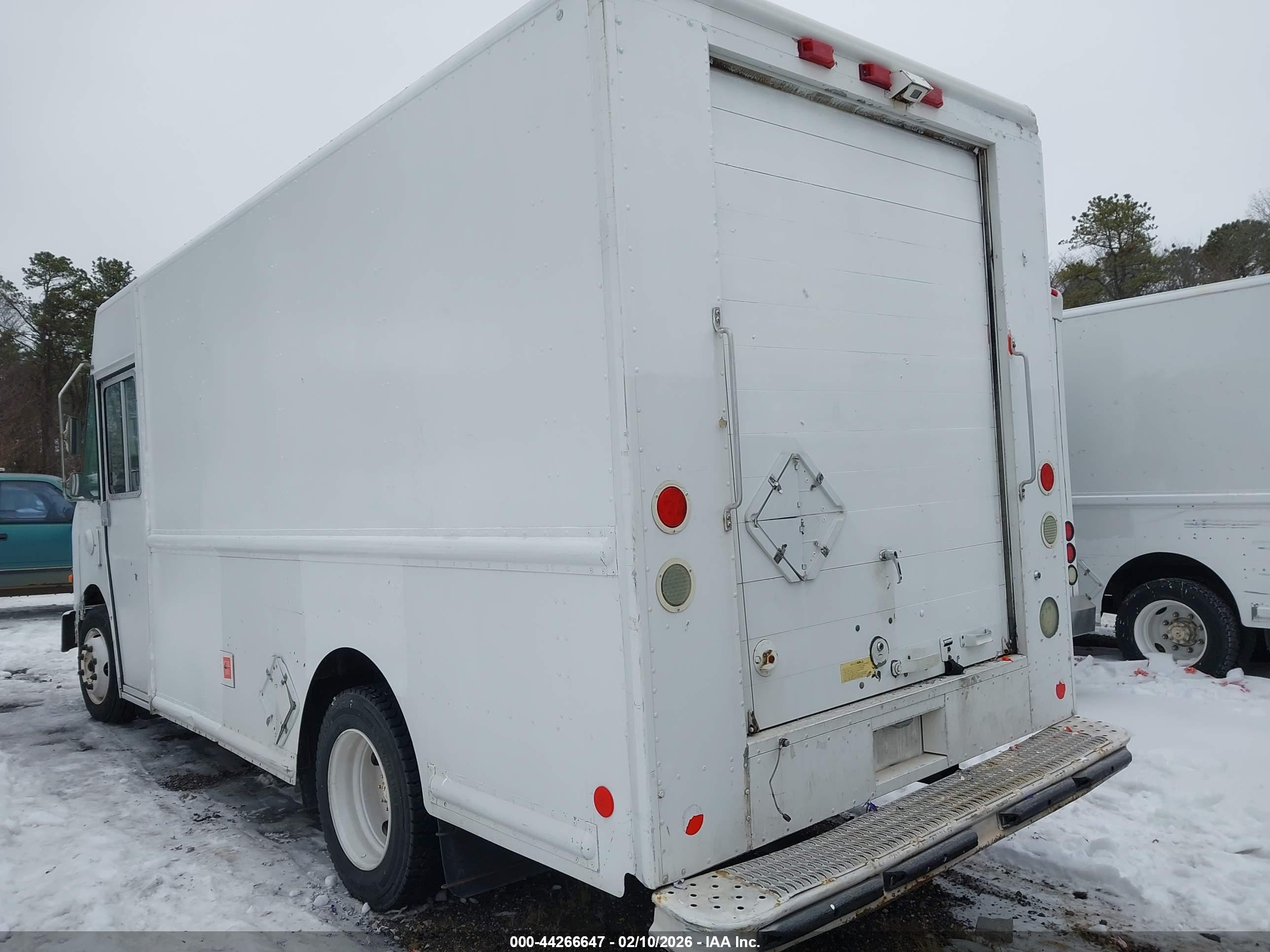 FREIGHTLINER CHASSIS image 3