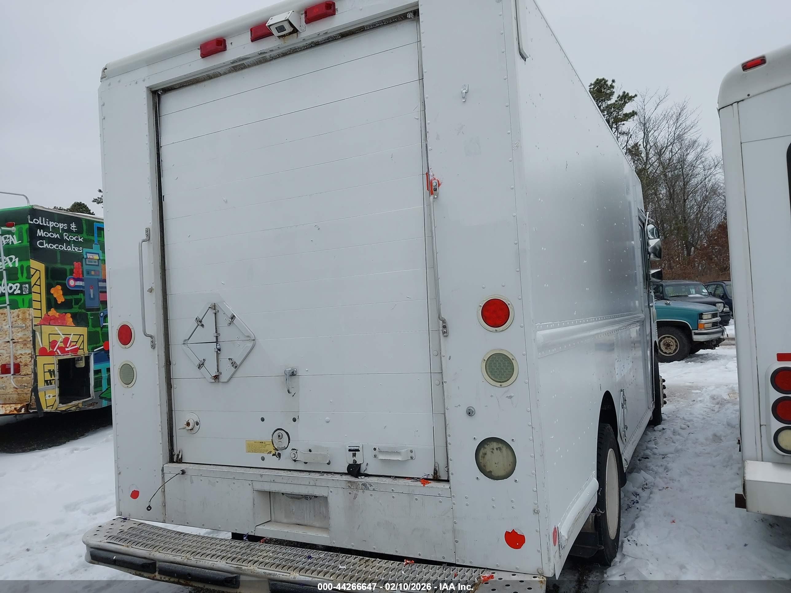 FREIGHTLINER CHASSIS image 4