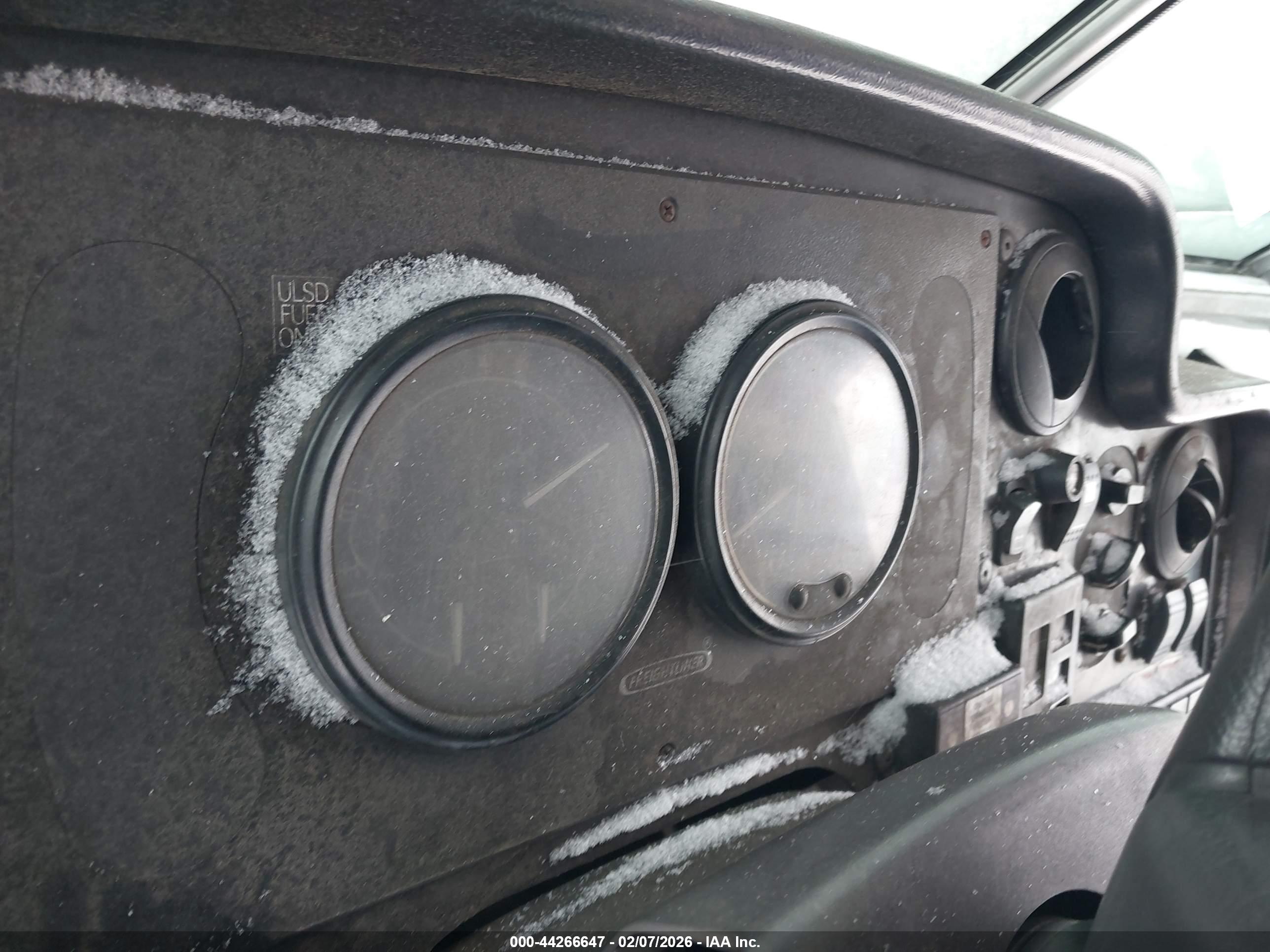 FREIGHTLINER CHASSIS image 6