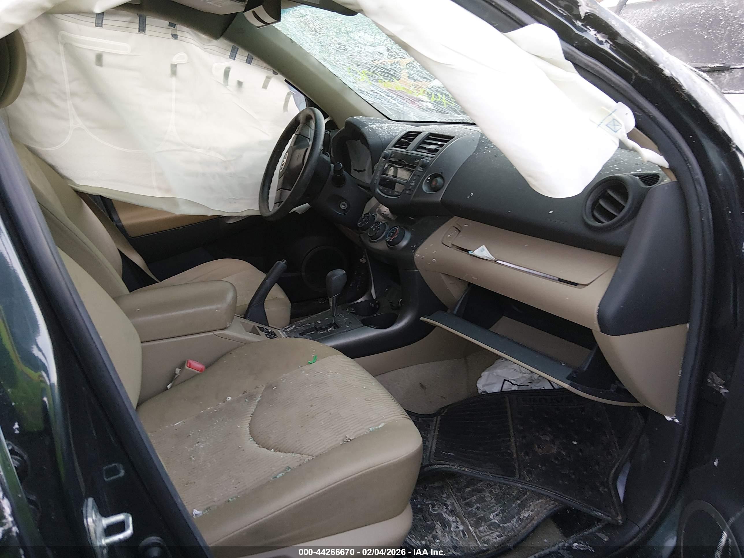 TOYOTA RAV4 image 5