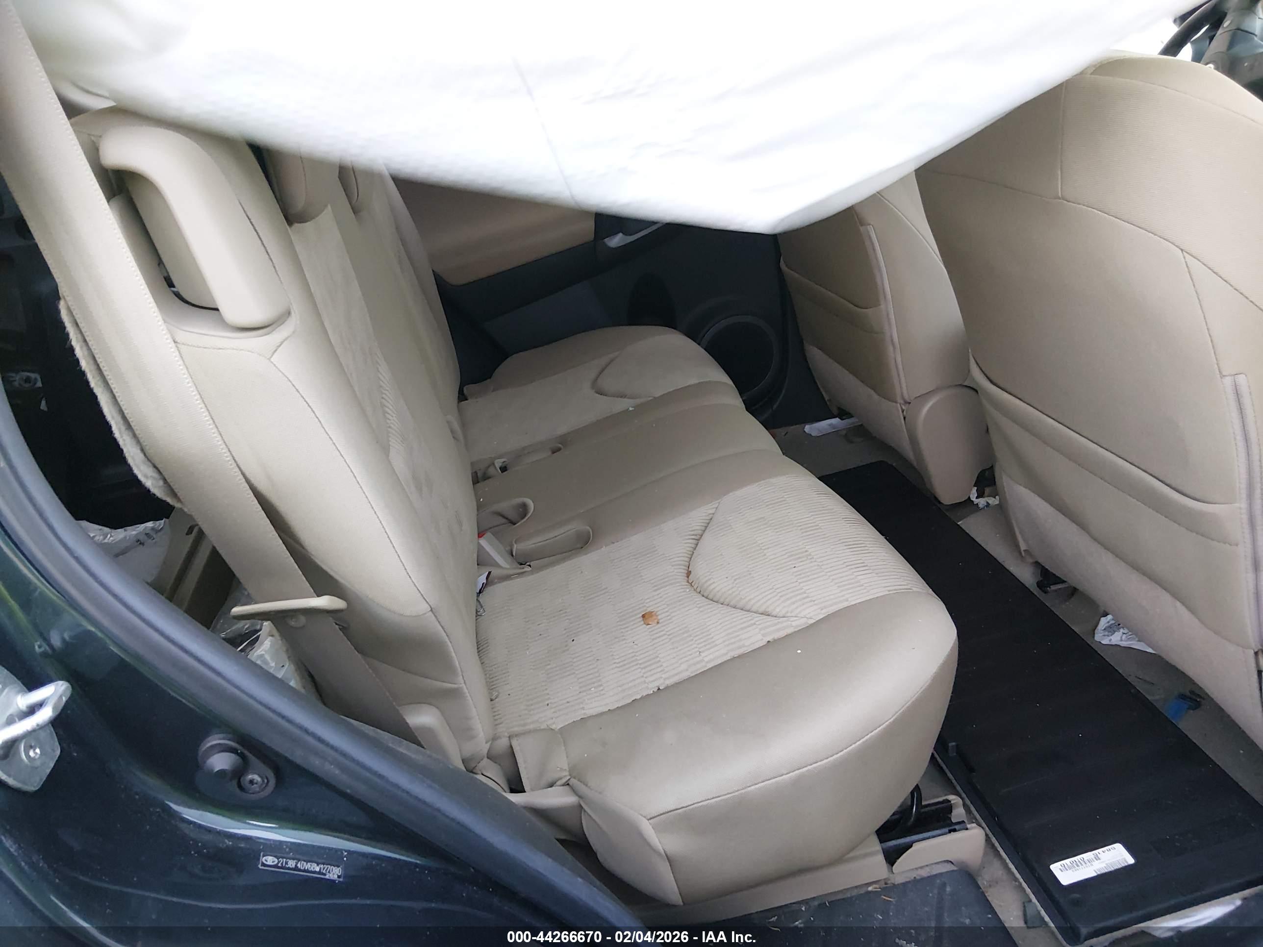 TOYOTA RAV4 image 8