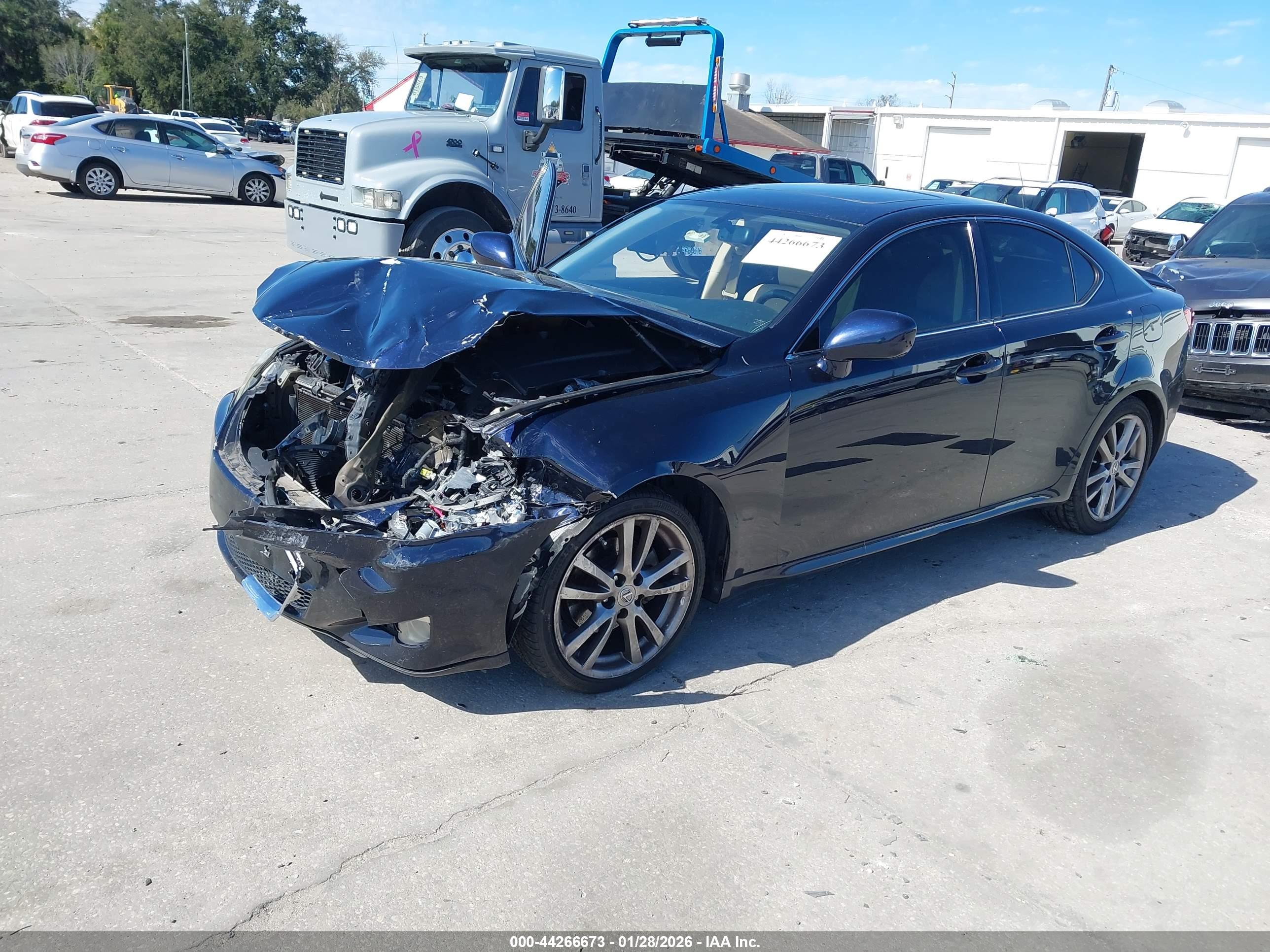 LEXUS IS image 2