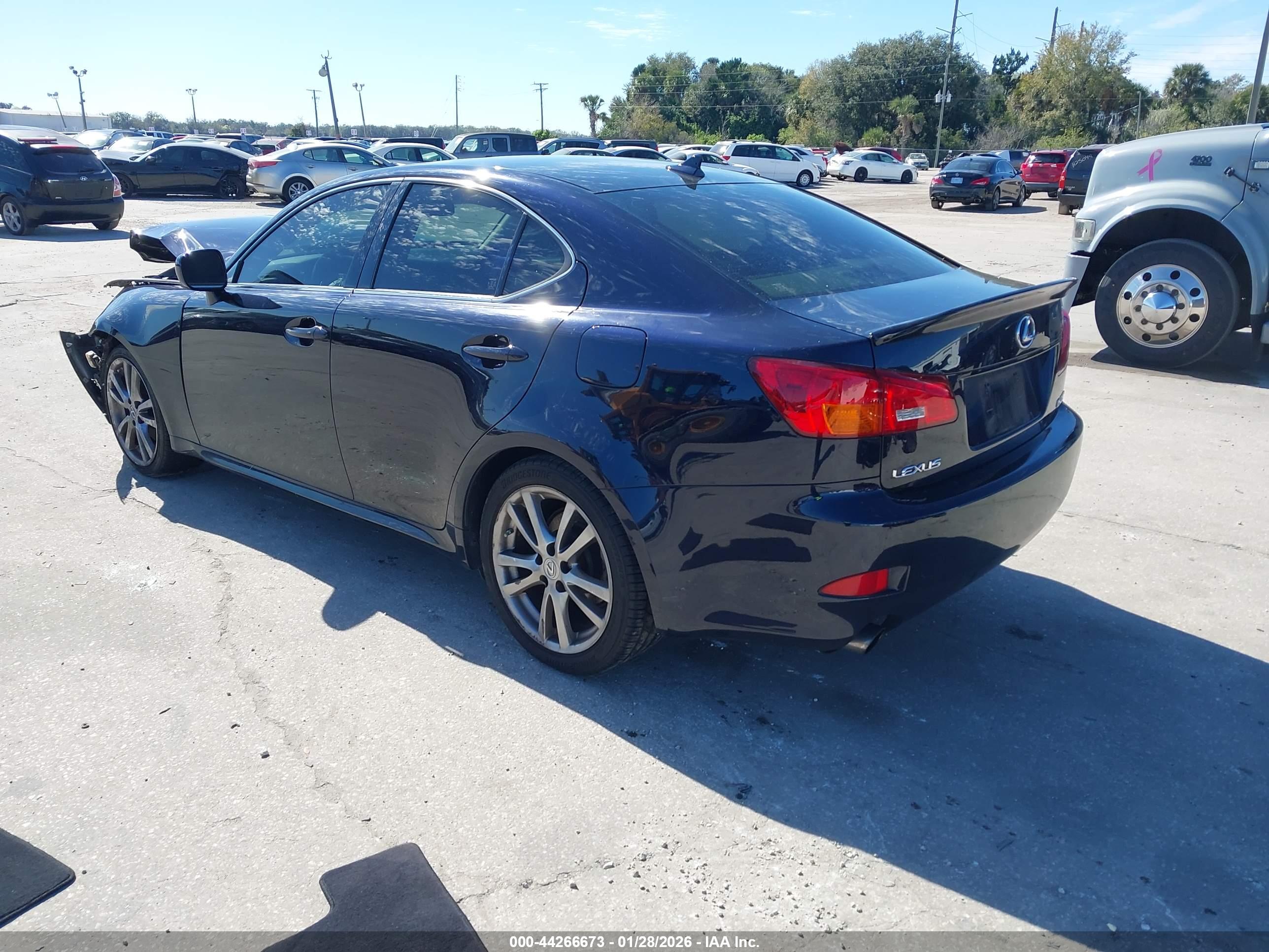 LEXUS IS image 3
