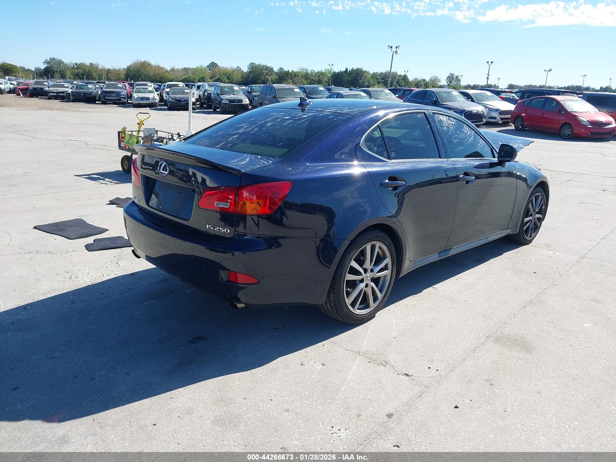 LEXUS IS image 4