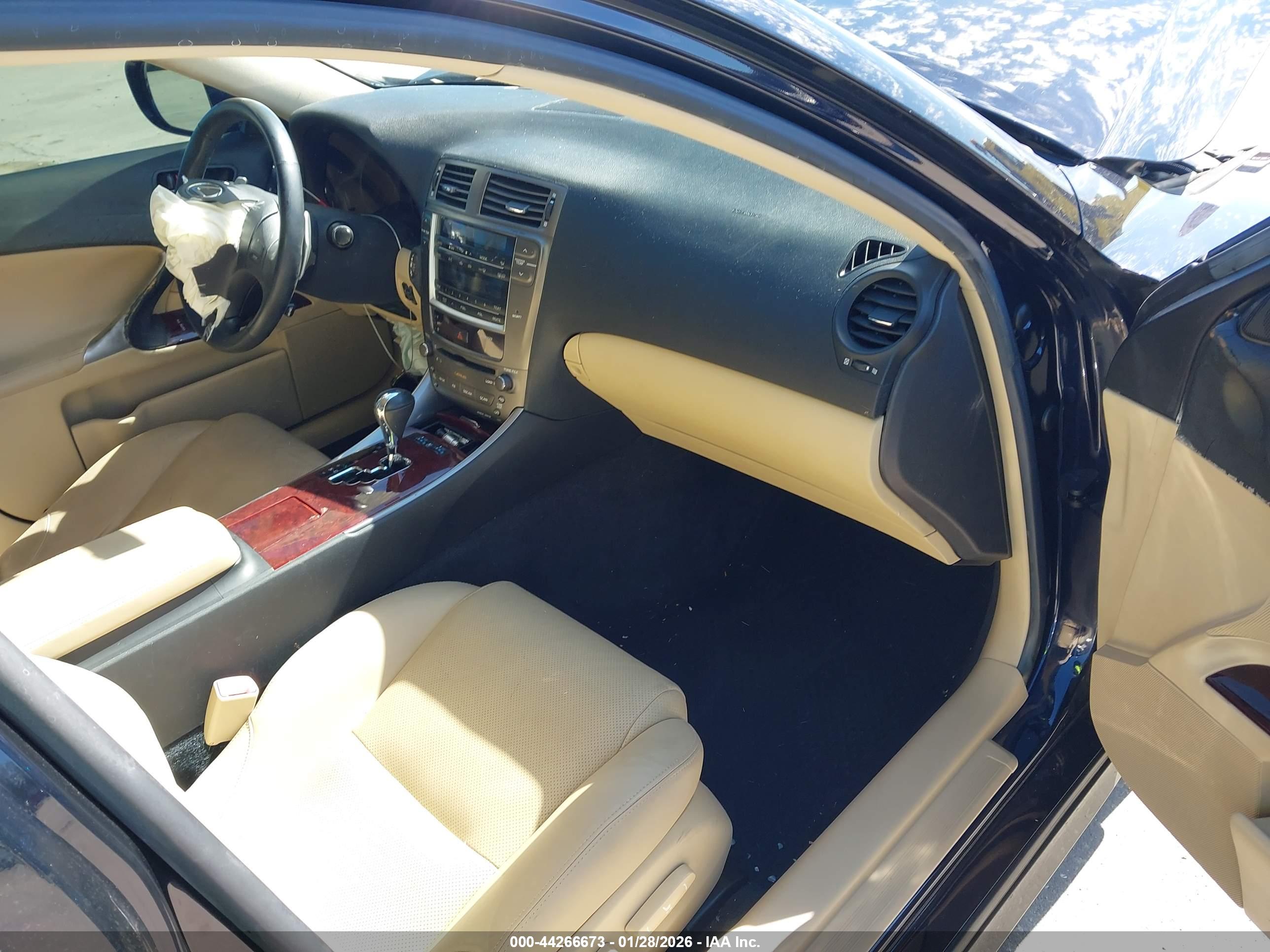 LEXUS IS image 5