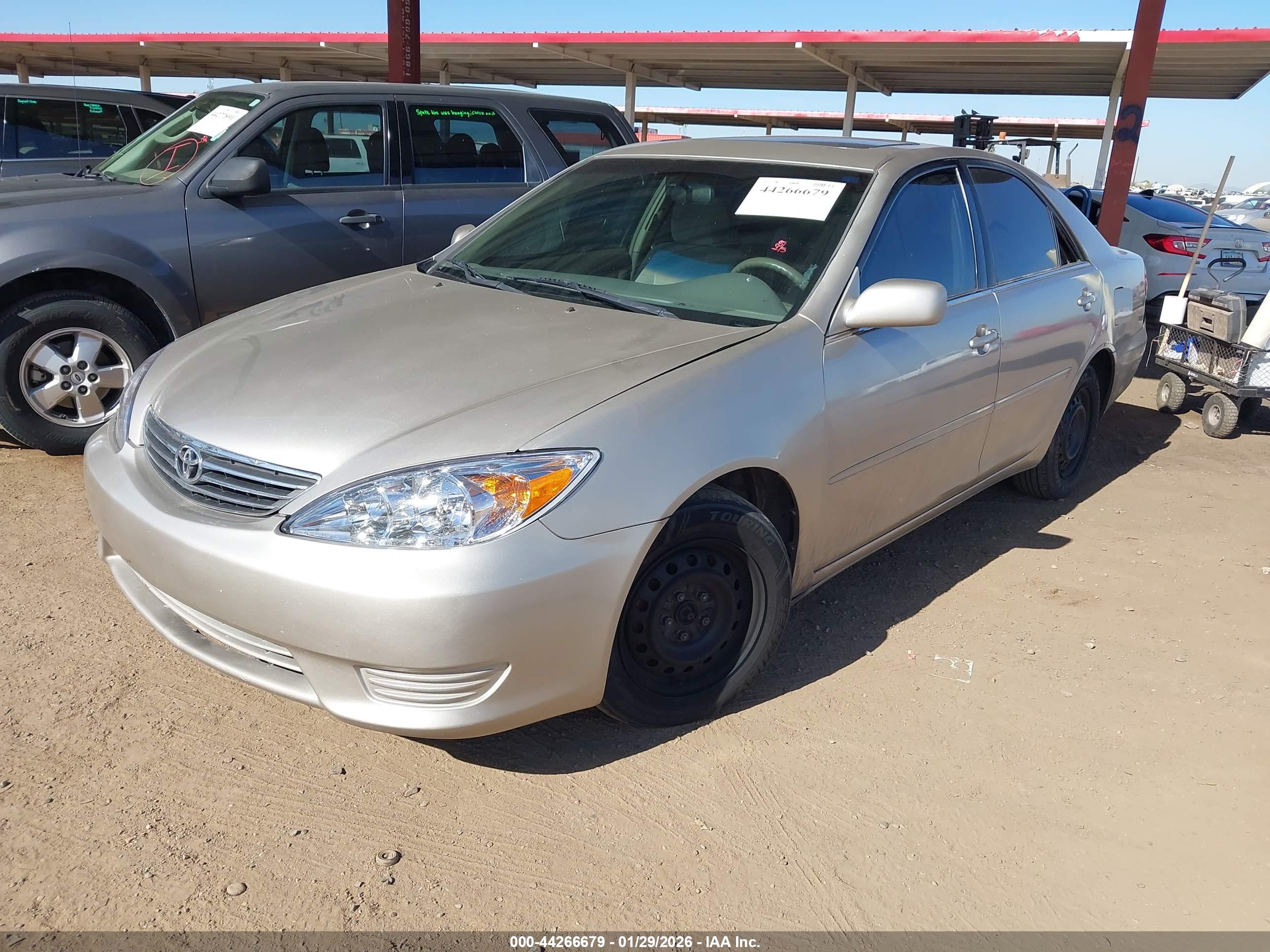 TOYOTA CAMRY image 2