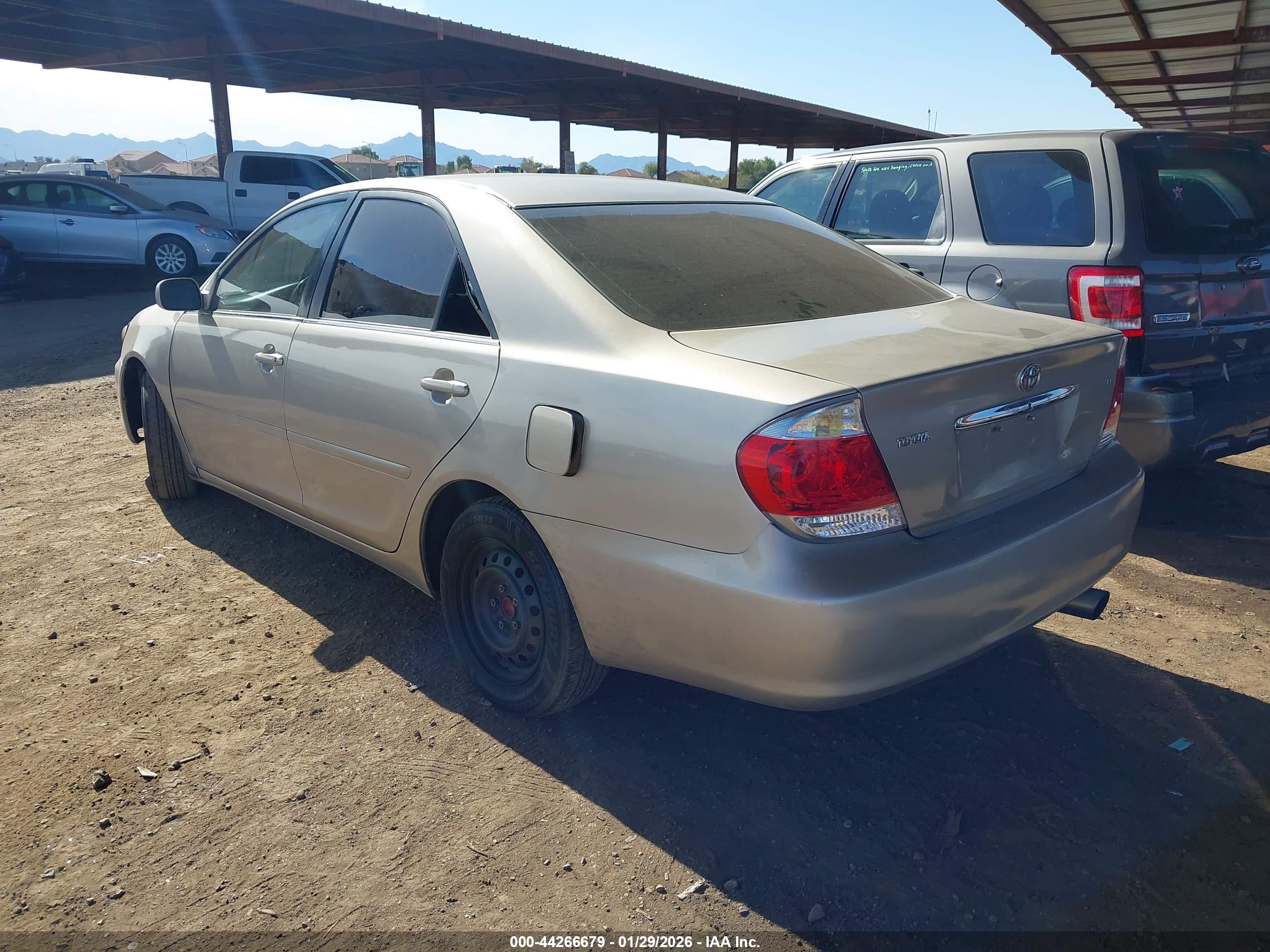 TOYOTA CAMRY image 3