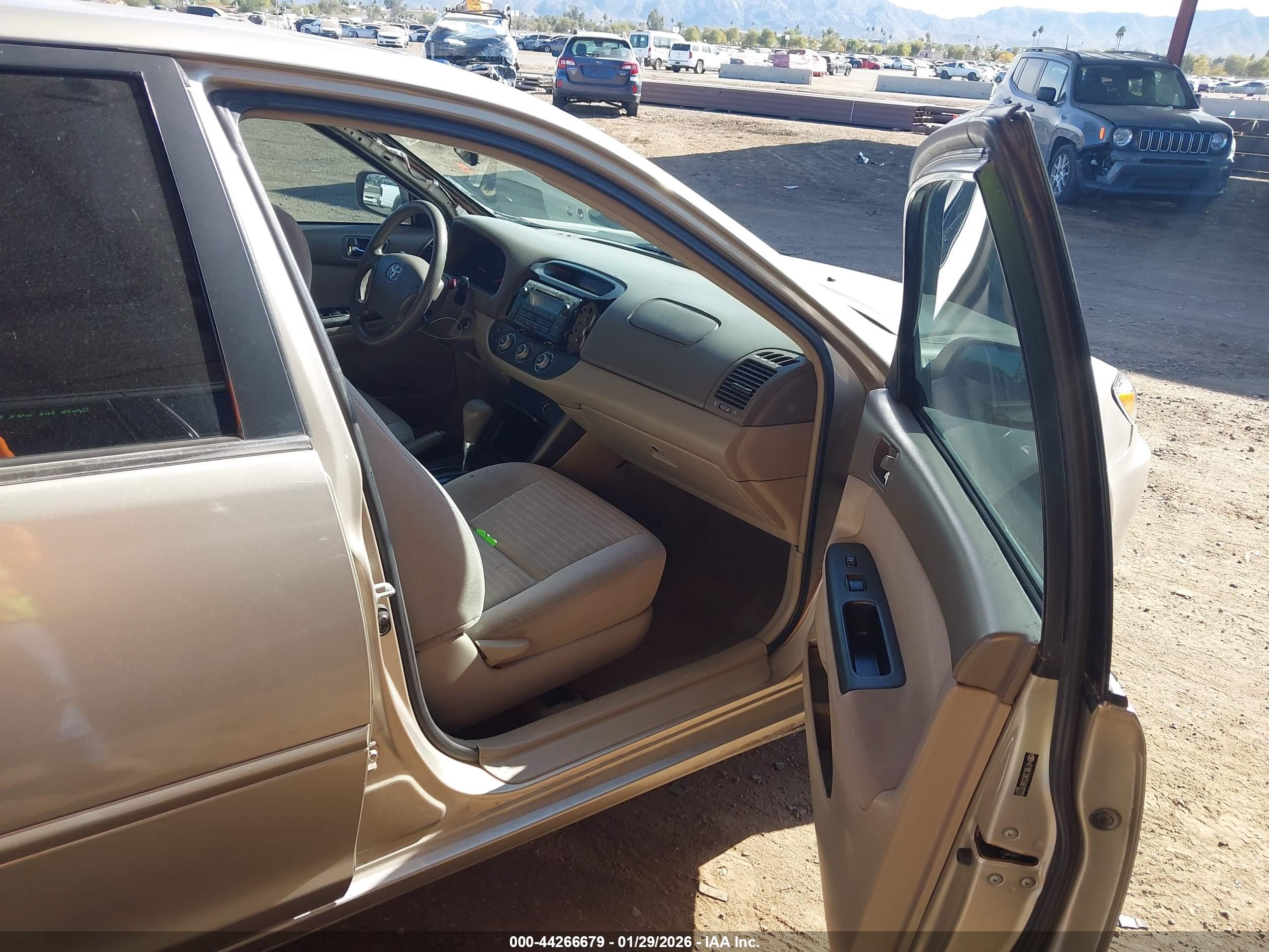 TOYOTA CAMRY image 5
