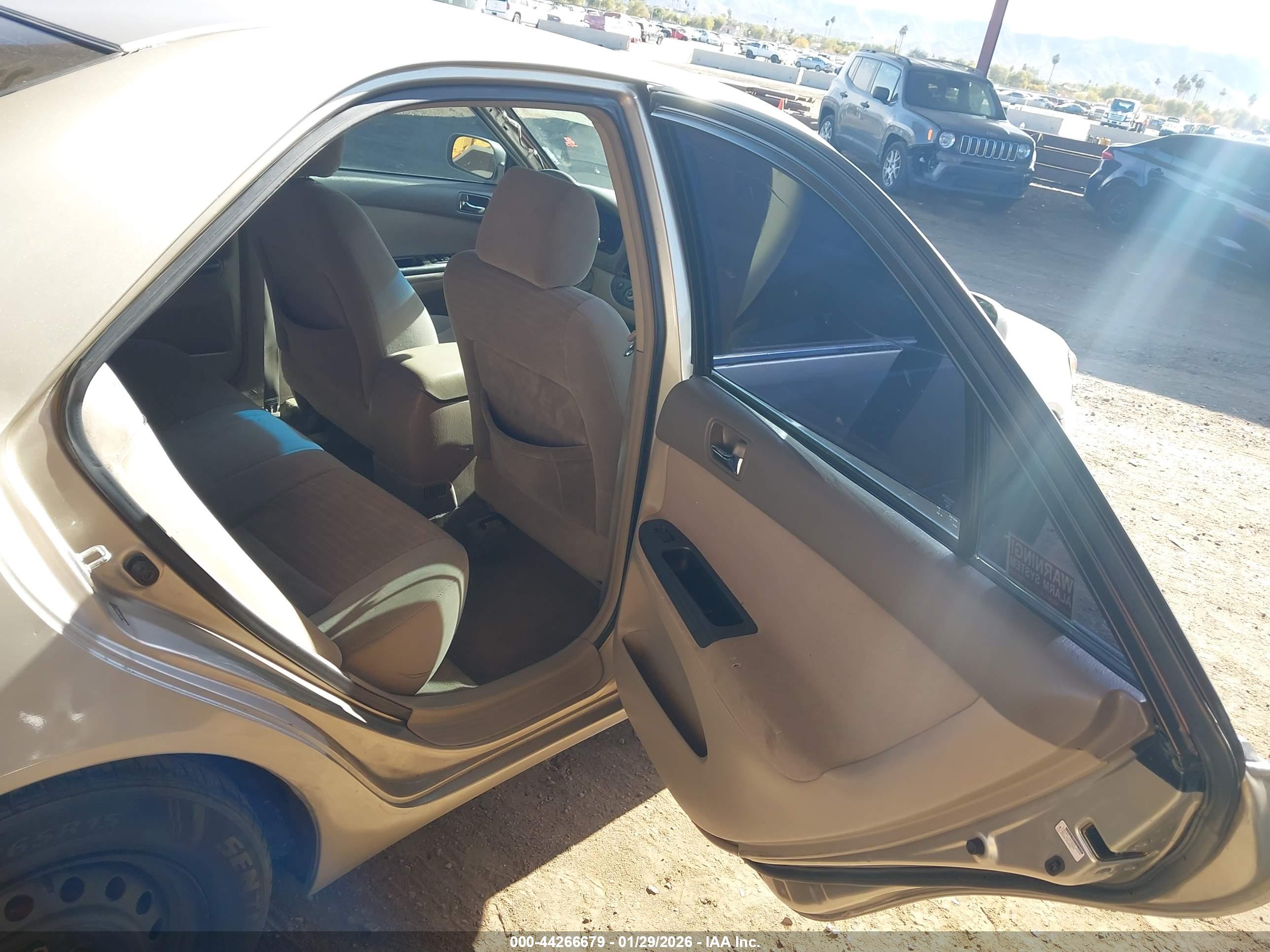 TOYOTA CAMRY image 8