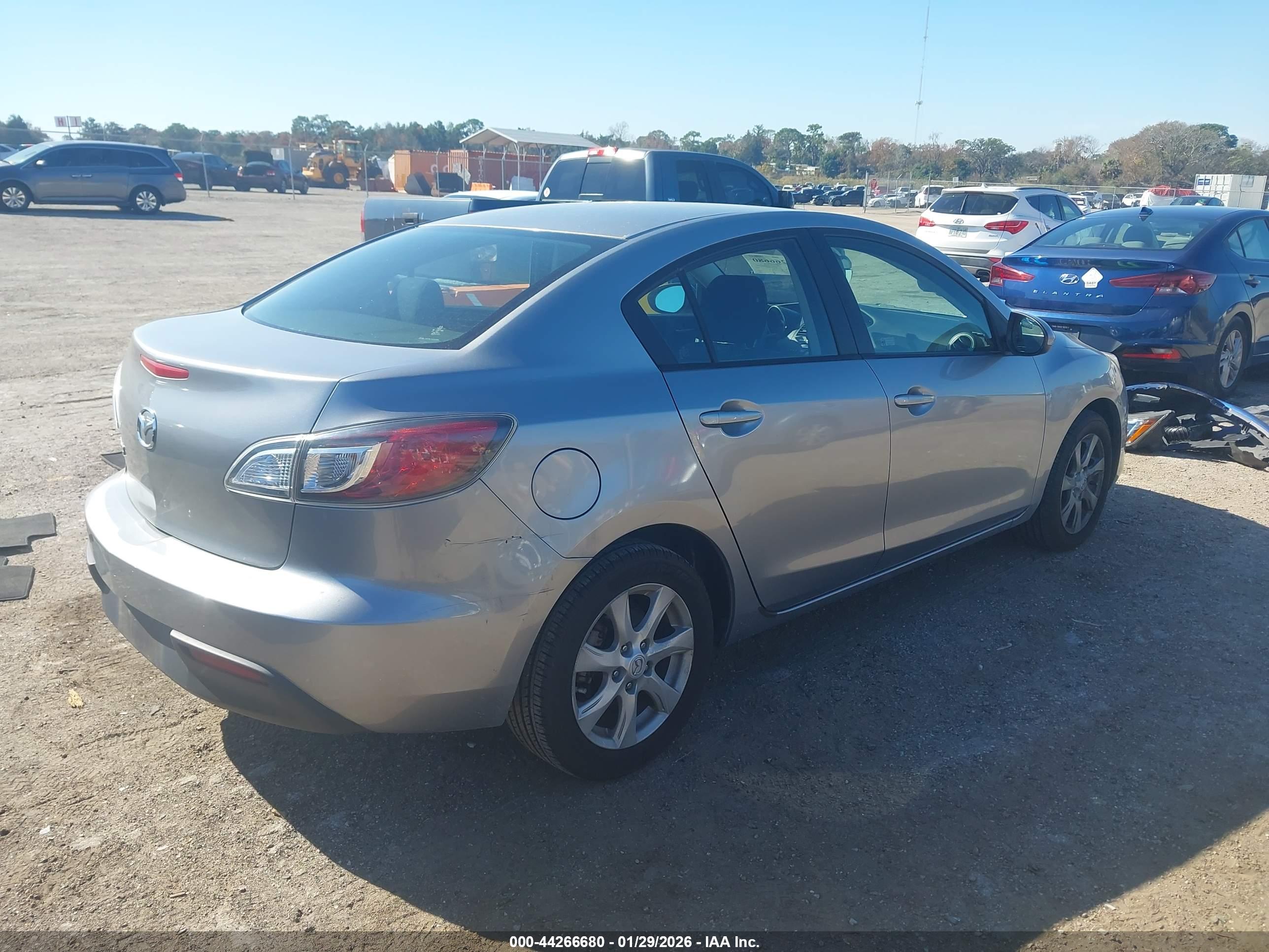 MAZDA MAZDA3 image 4