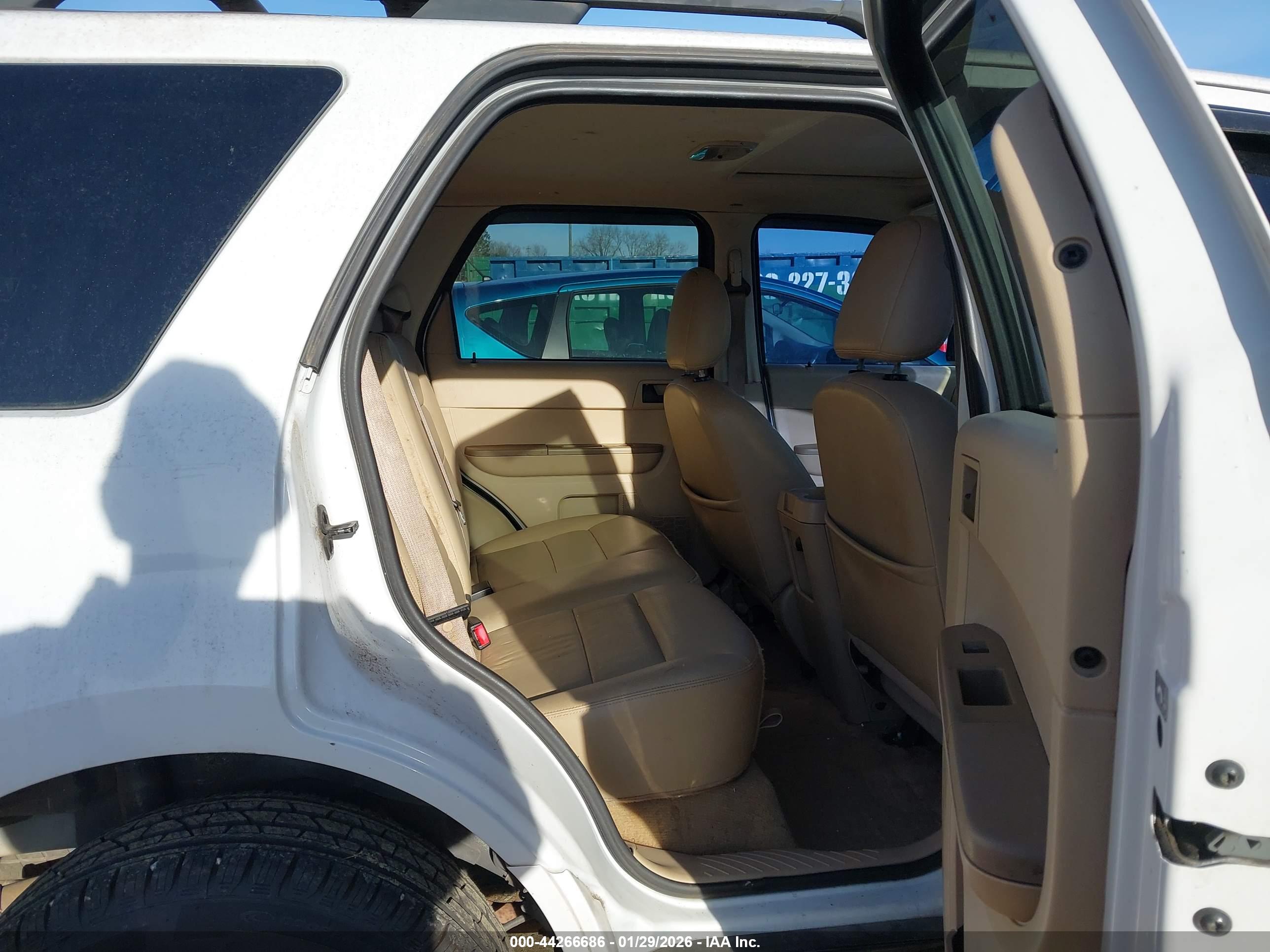 FORD ESCAPE image 8