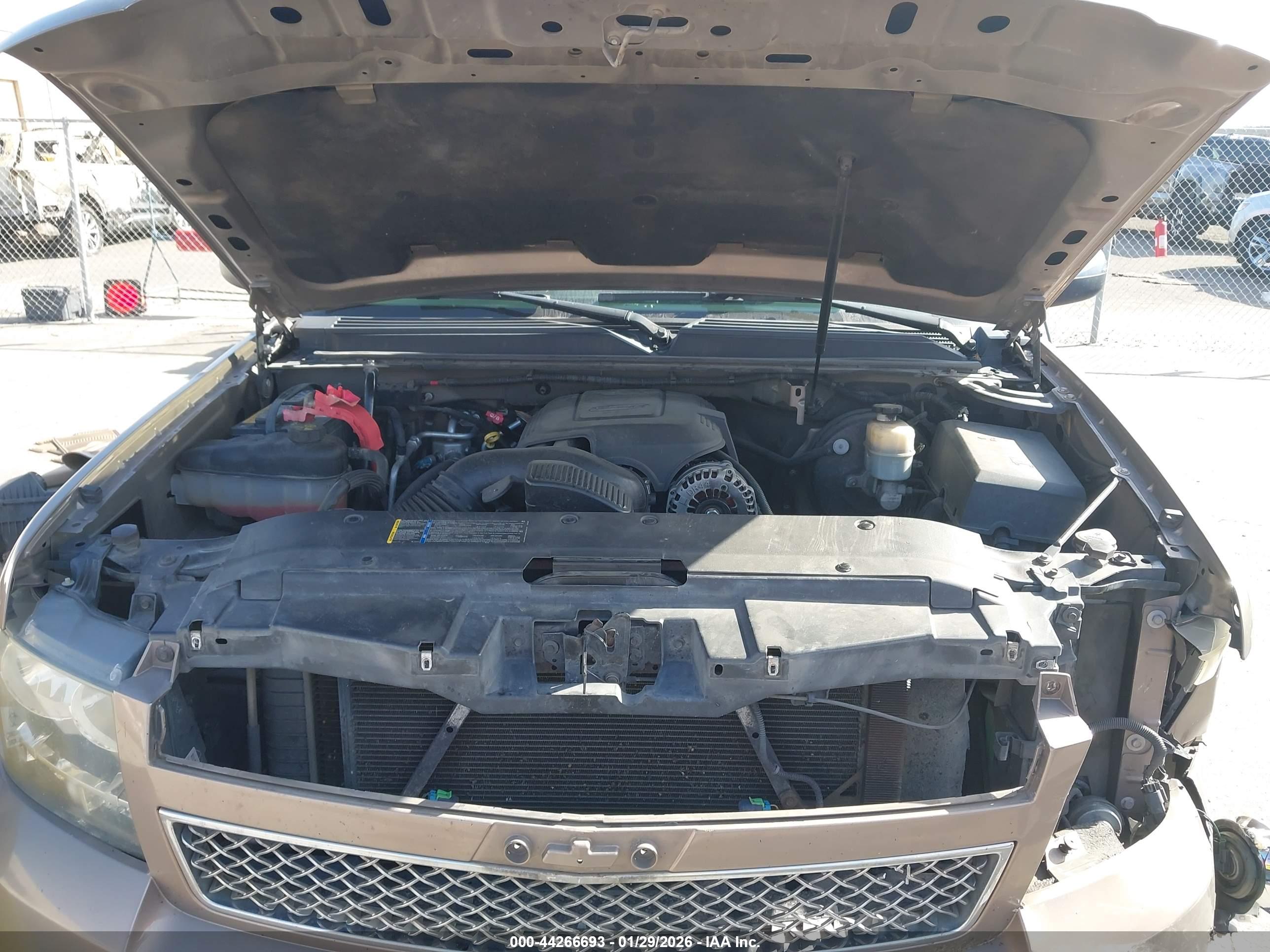 CHEVROLET TAHOE image 10
