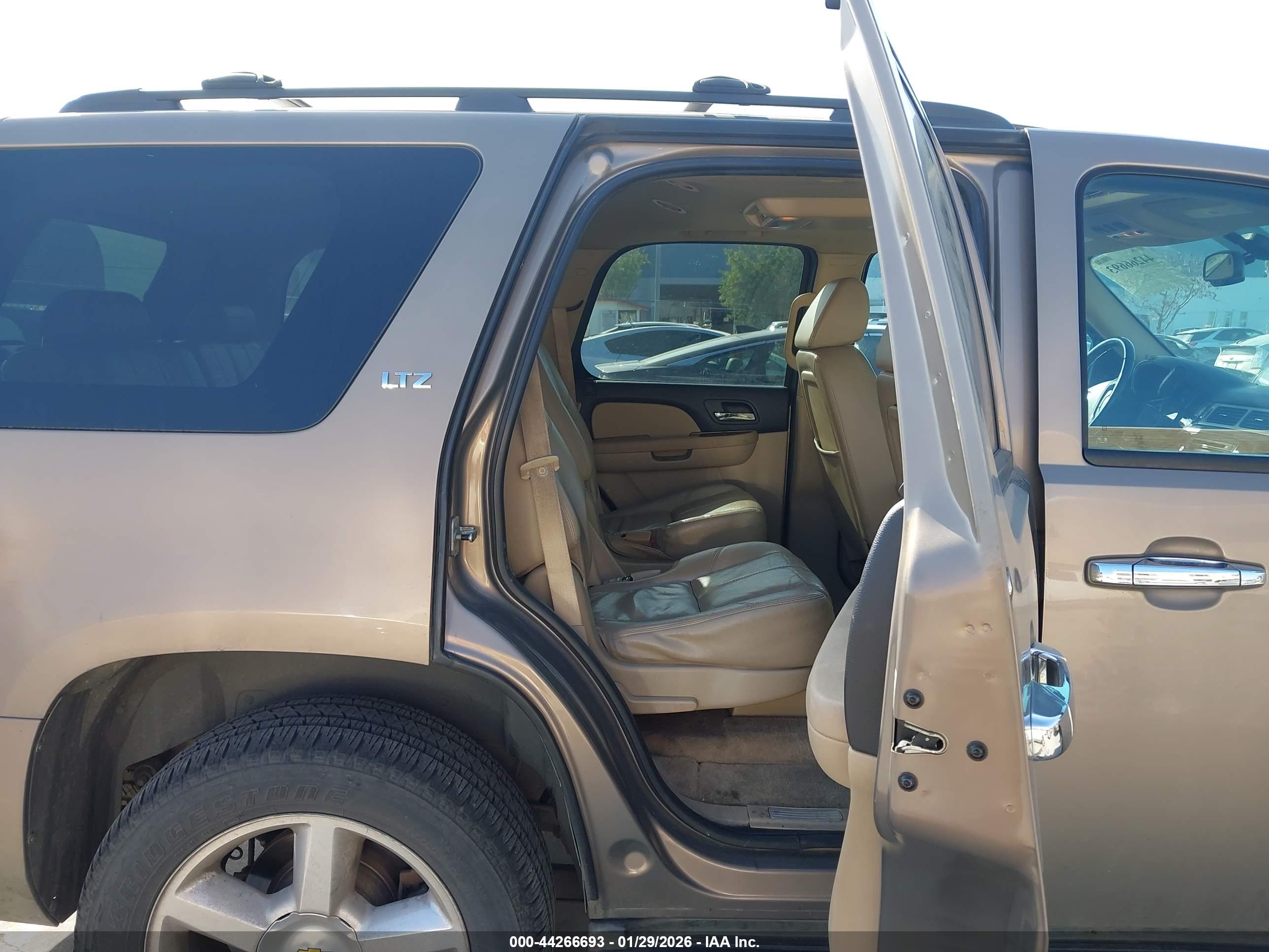 CHEVROLET TAHOE image 8