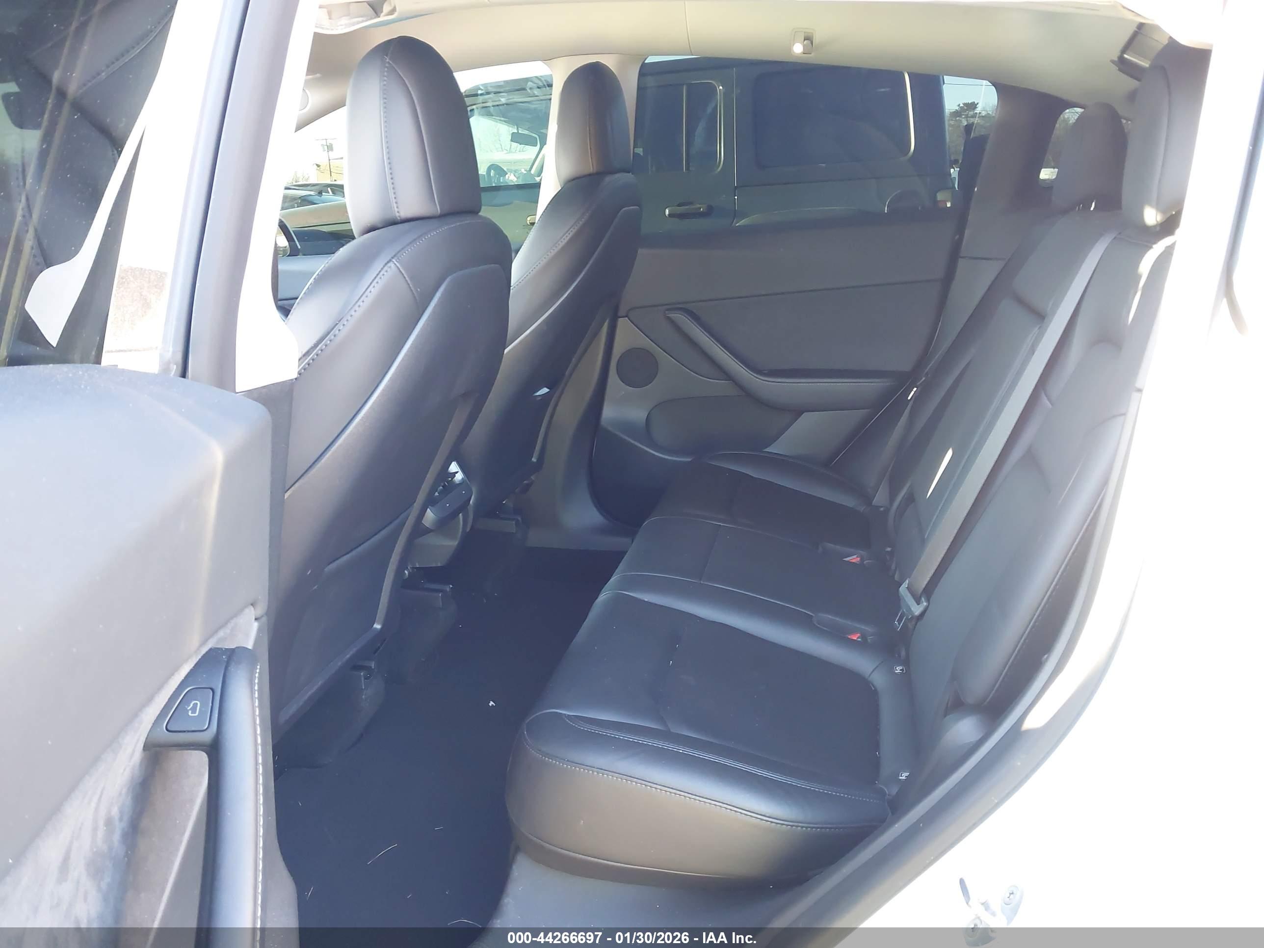 TESLA MODEL image 8