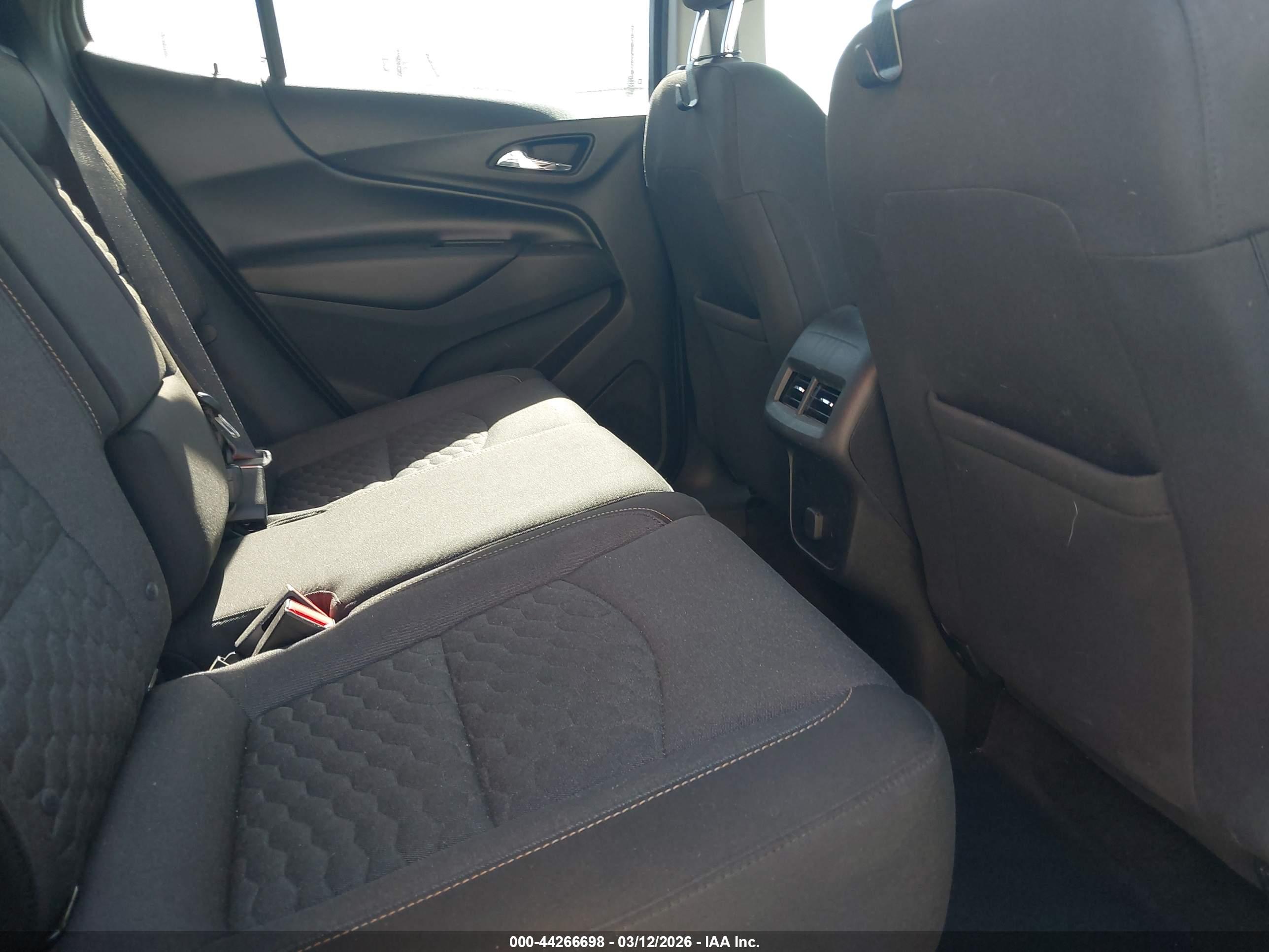 CHEVROLET EQUINOX image 8