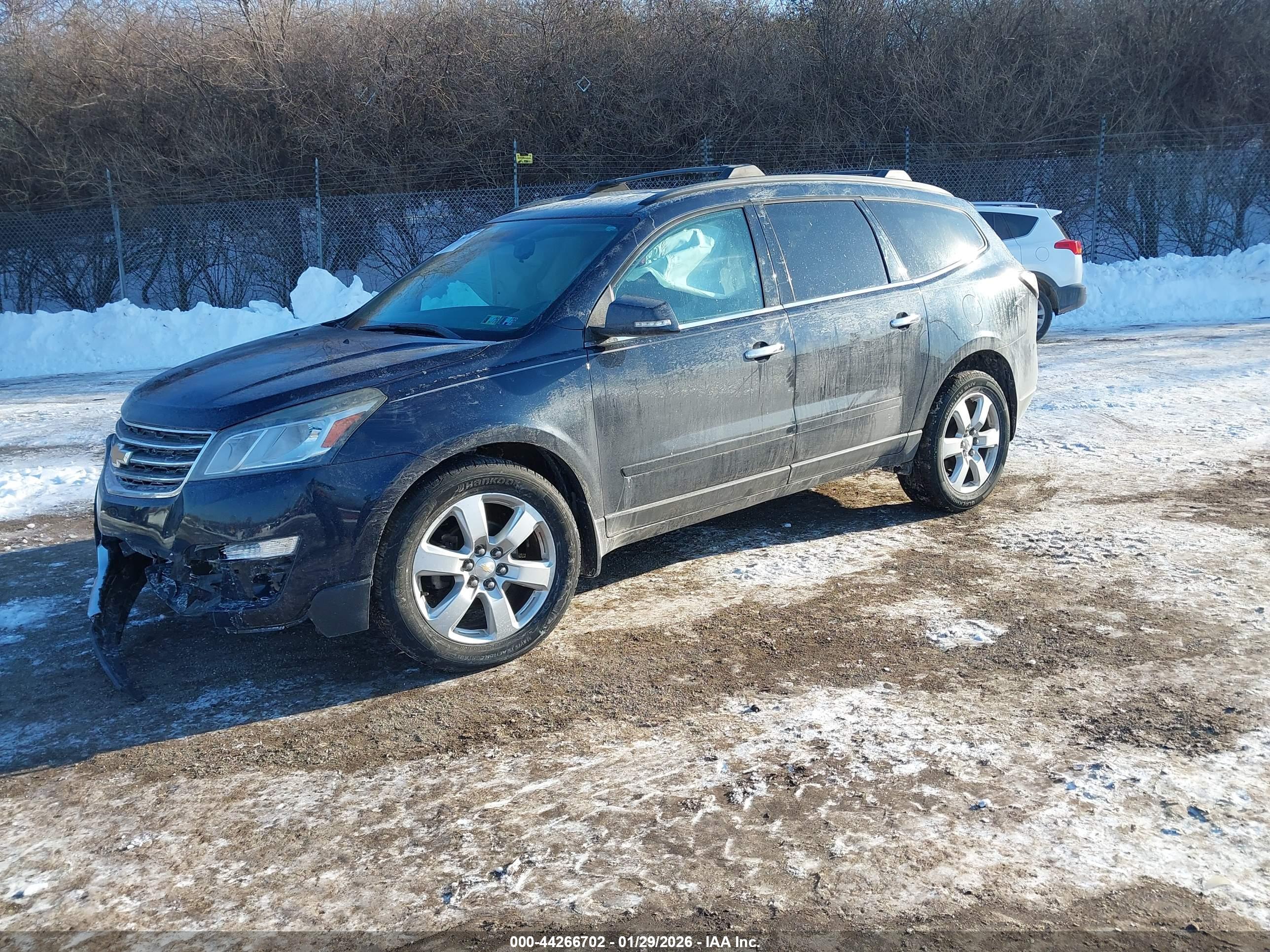 CHEVROLET TRAVERSE image 2