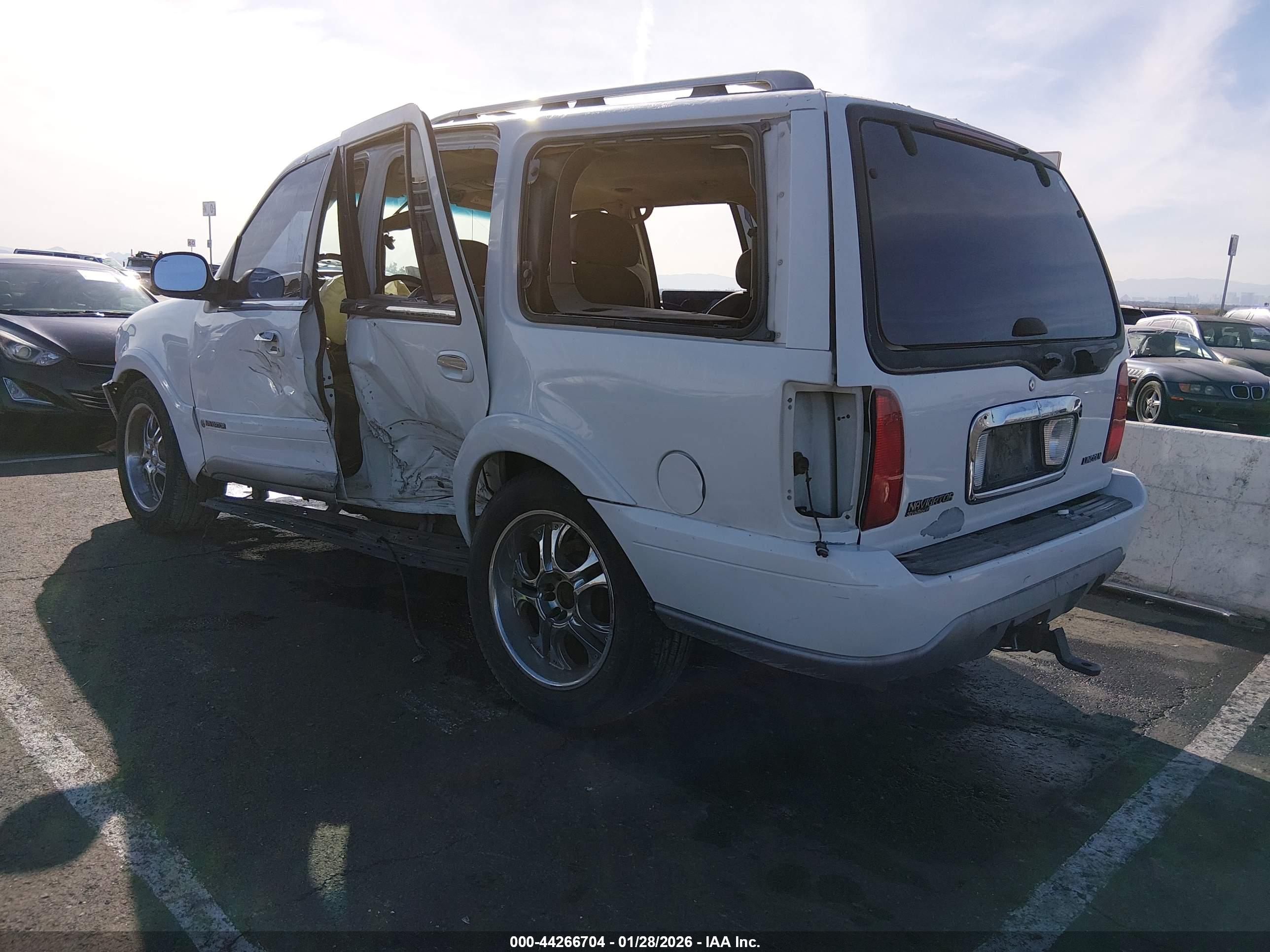 LINCOLN NAVIGATOR image 3